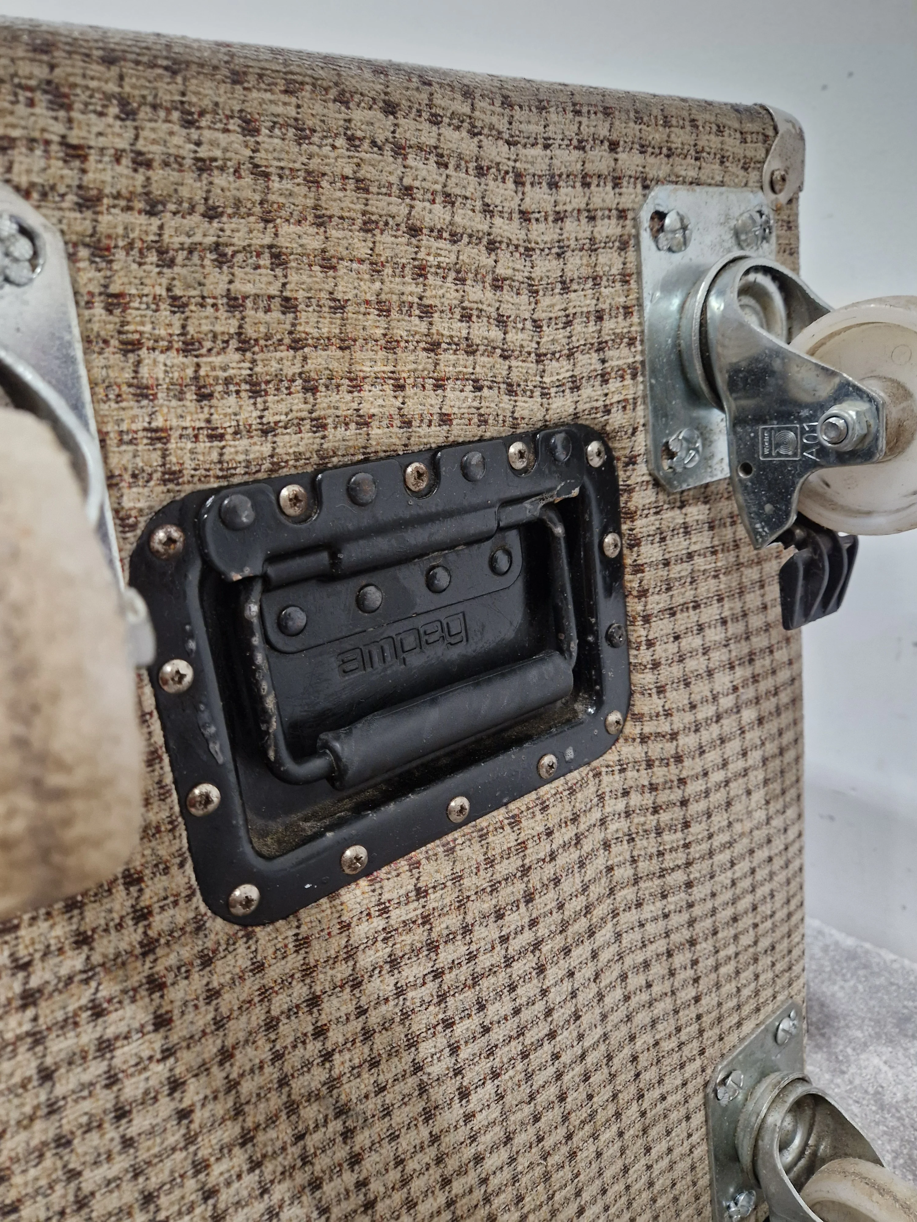 Ampeg B115E - Vintage Bass Speaker Cabinet - Modified, Wheel/On Side Cab - Fair - Image 14