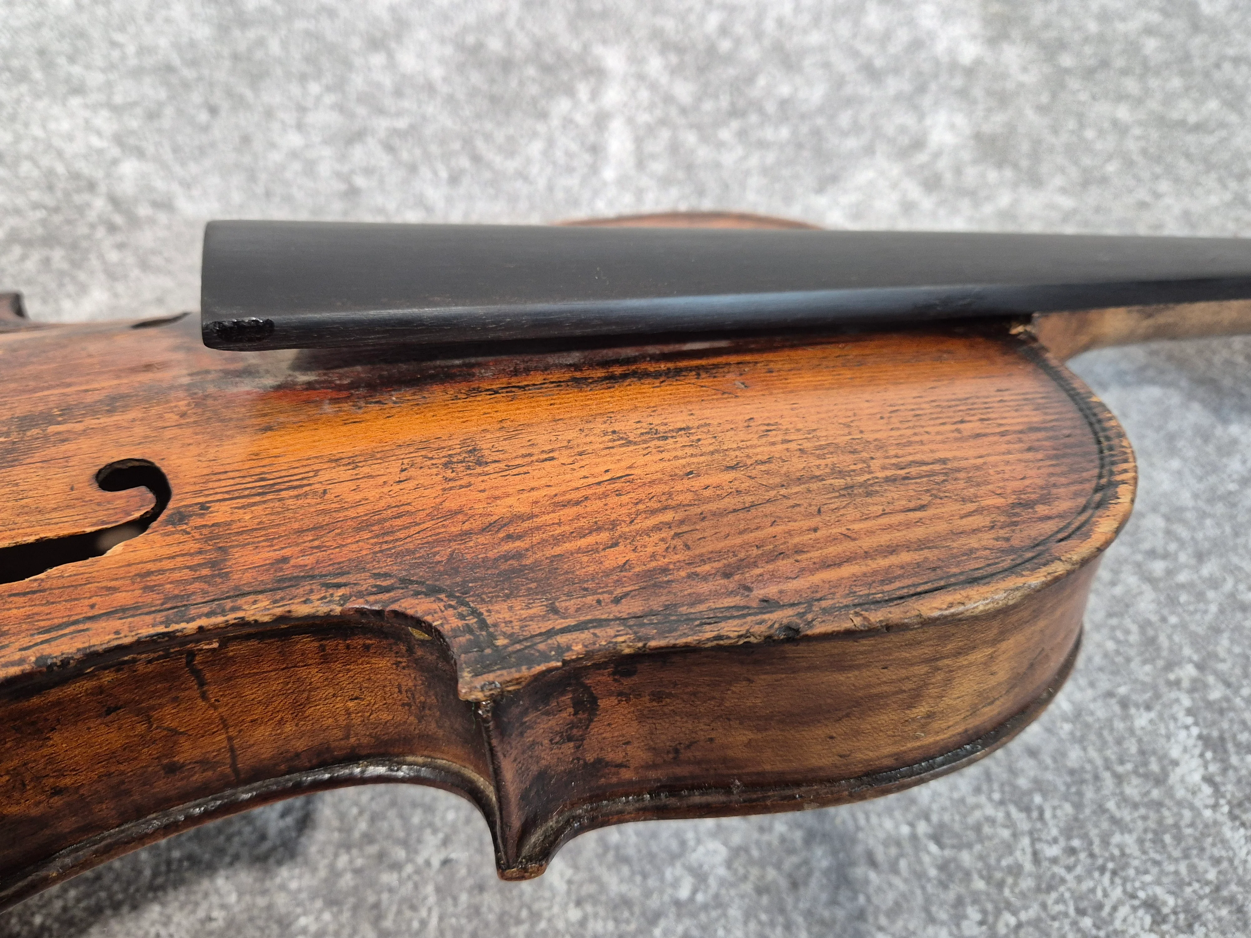 Antique Lion Head Violin - No Sound Post w/ Hard Case - Vintage - Image 12