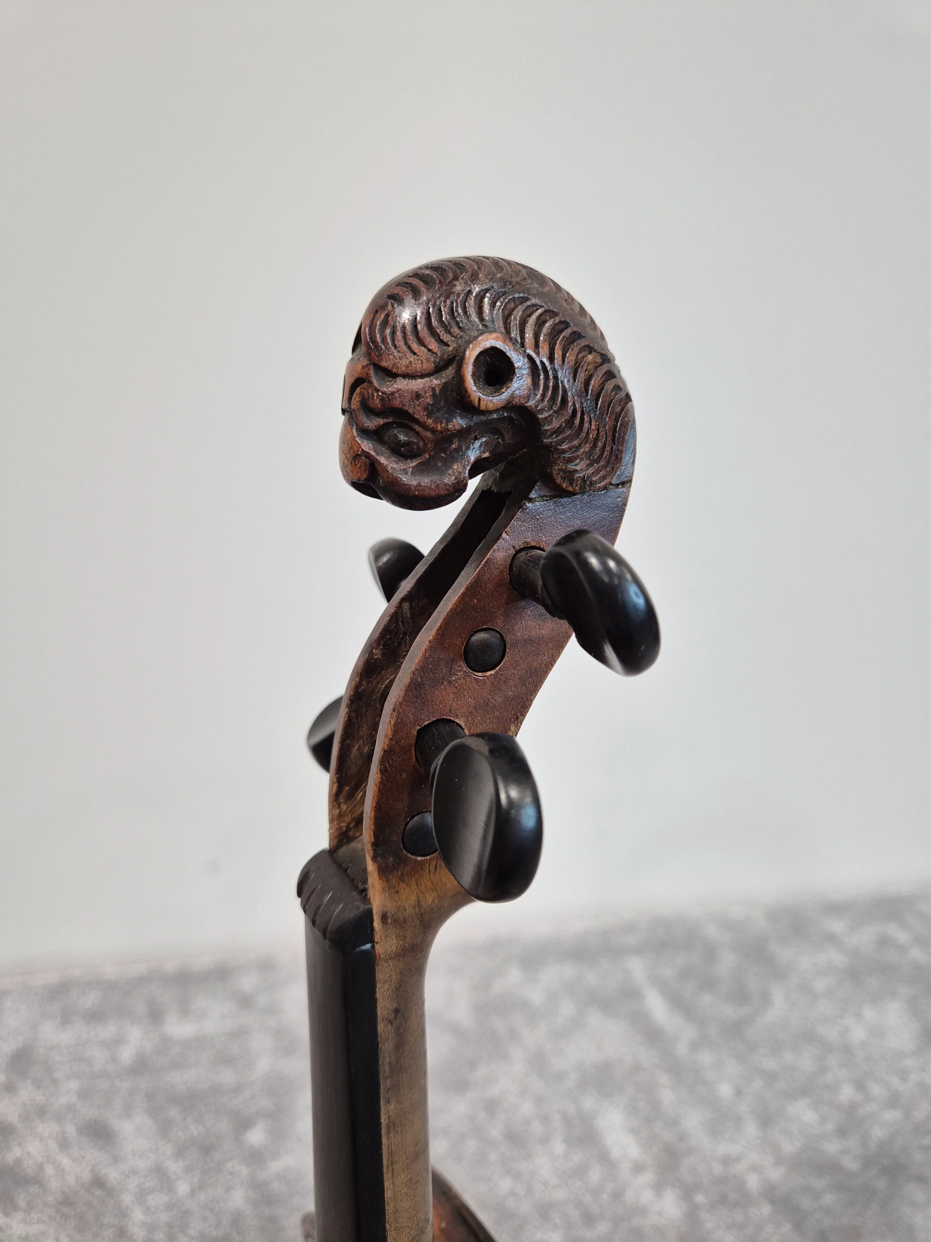 Antique Lion Head Violin - No Sound Post w/ Hard Case - Vintage - Image 9