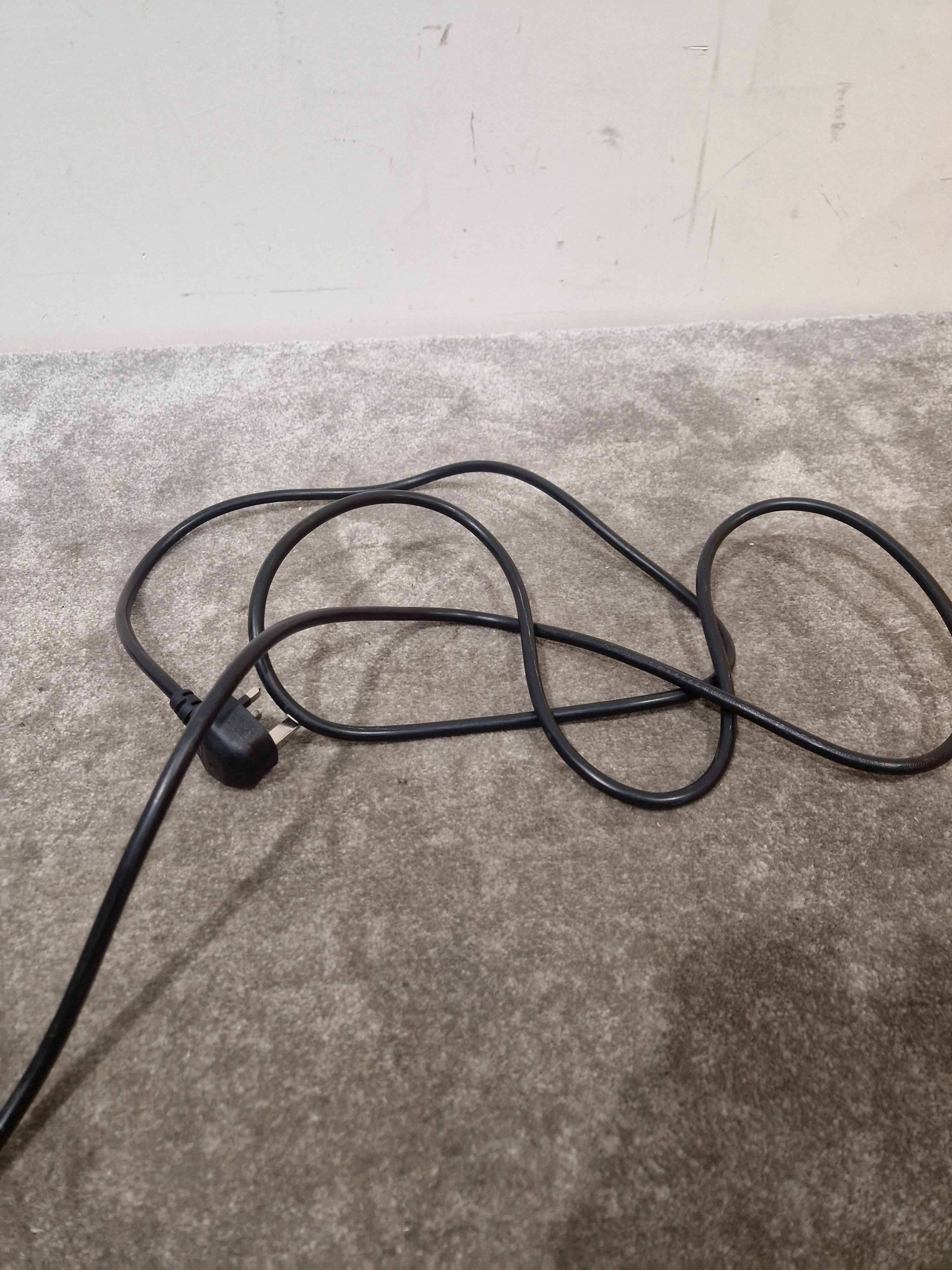 Aphel Limited MM3 19 Inch 3 Metres SWN-5W N Extension Lead 5 Gang - Heavy-Duty Power Strip - Excellent - Image 10