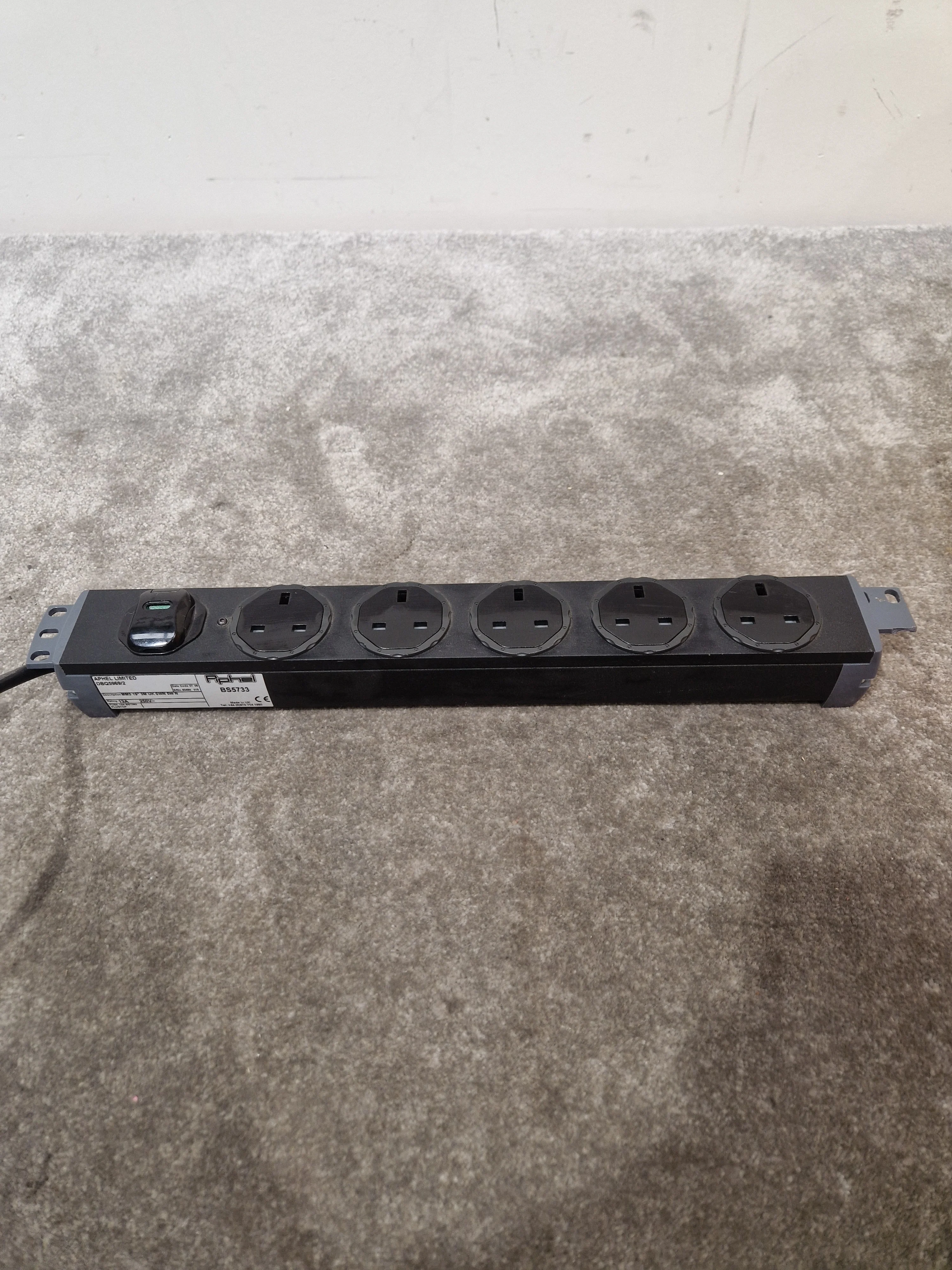 Aphel Limited MM3 19 Inch 3 Metres SWN-5W N Extension Lead 5 Gang - Heavy-Duty Power Strip - Excellent - Image 2