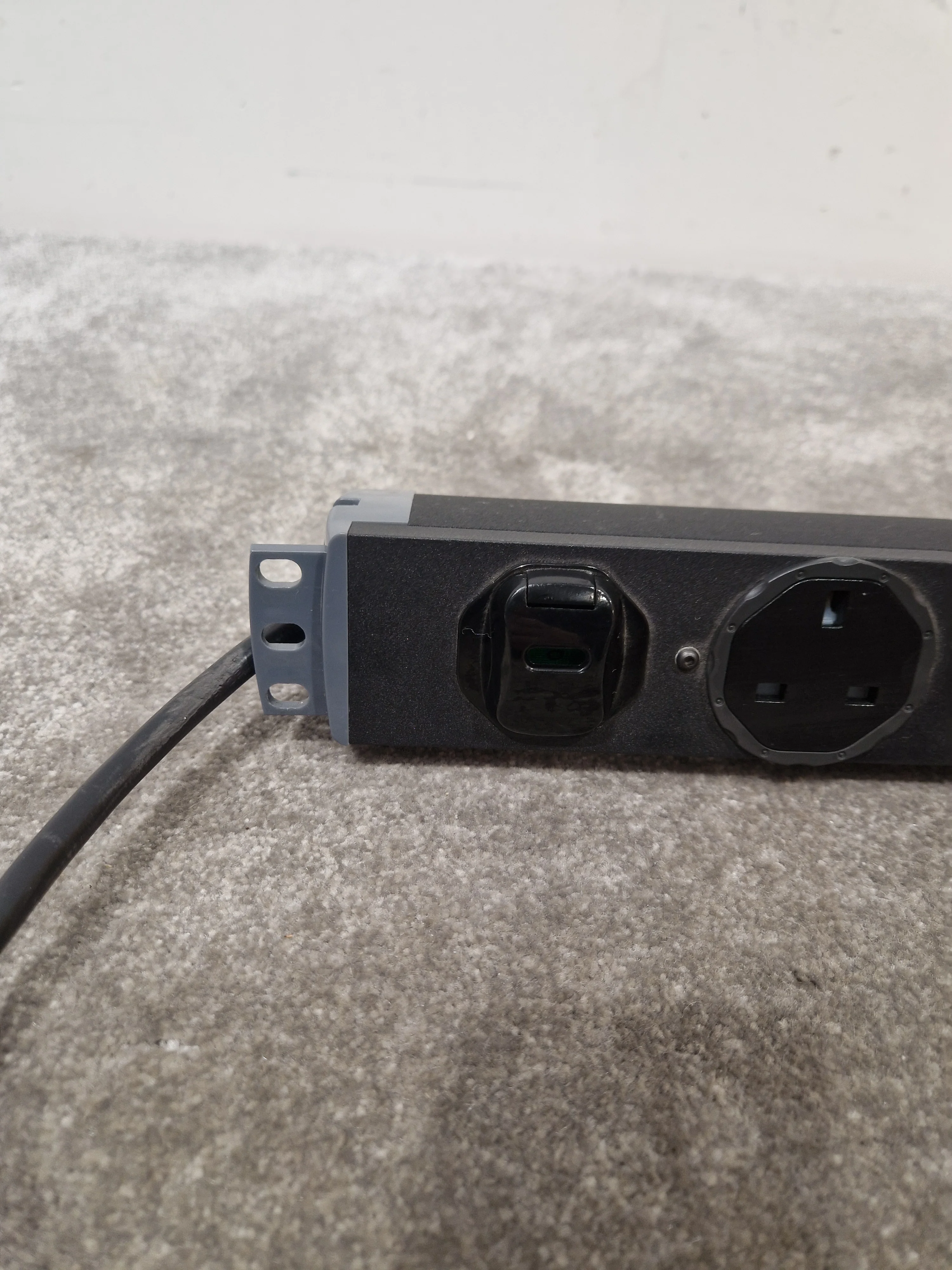 Aphel Limited MM3 19 Inch 3 Metres SWN-5W N Extension Lead 5 Gang - Heavy-Duty Power Strip - Excellent - Image 6