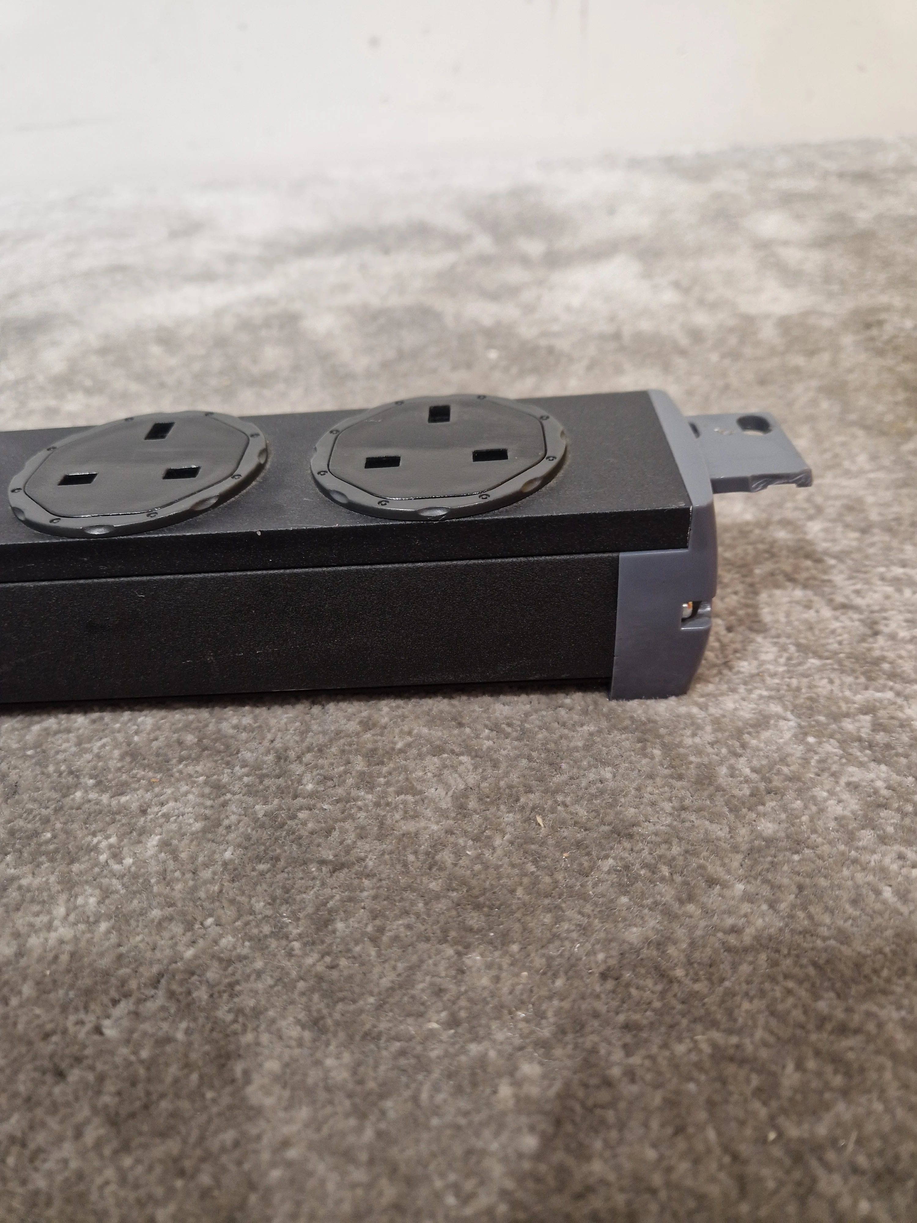 Aphel Limited MM3 19 Inch 3 Metres SWN-5W N Extension Lead 5 Gang - Heavy-Duty Power Strip - Excellent - Image 8