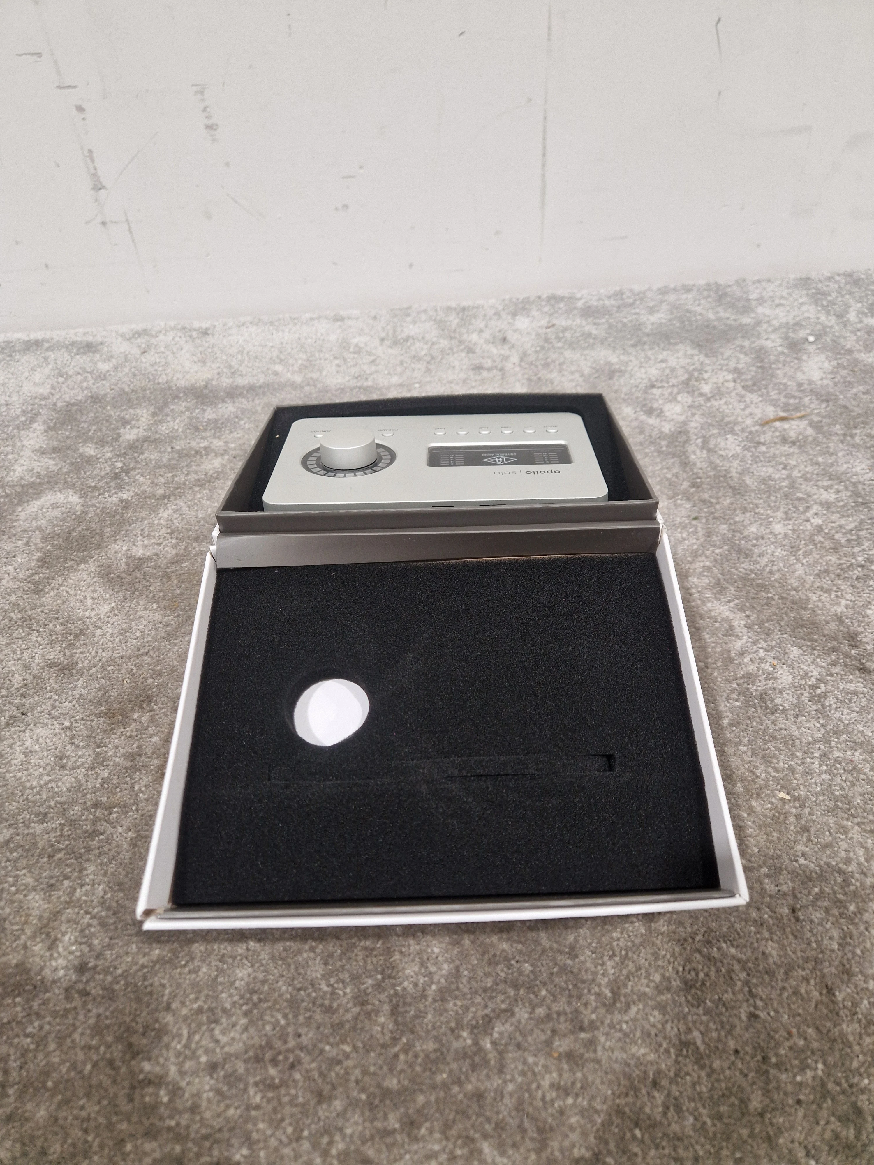 Apollo Solo Thunderbolt 3 Heritage Edition Audio Interface - Unison Preamps - Excellent w/ Original Box & Power Cable - Image 4