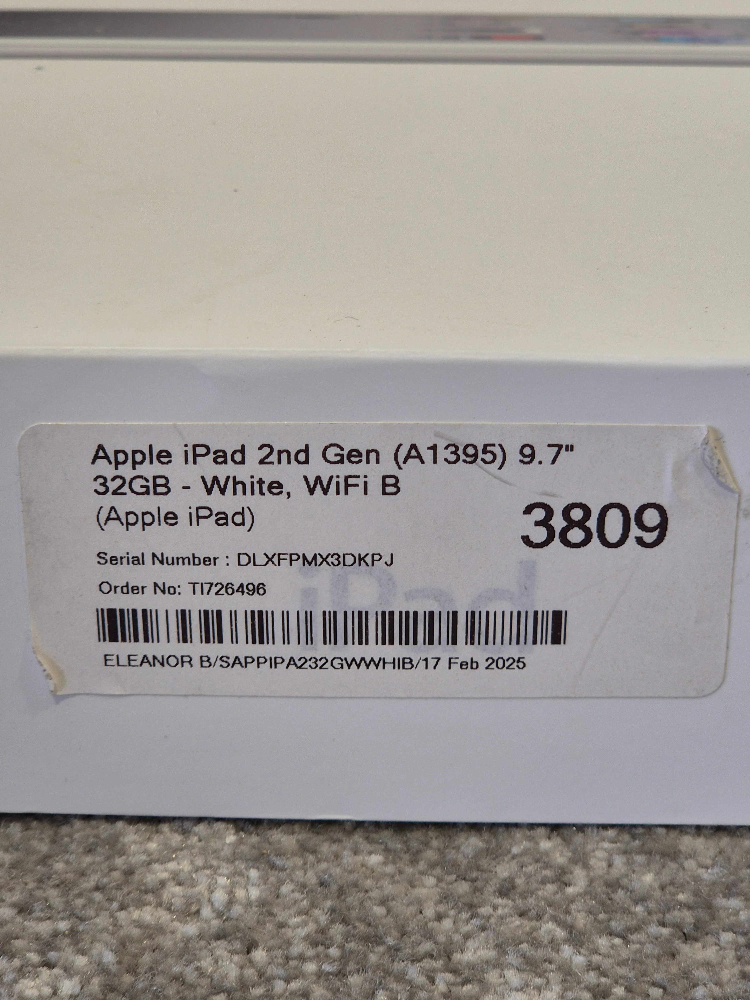 Apple iPad 2nd Gen - 9.7-inch 32GB w/ Original Box - Image 4