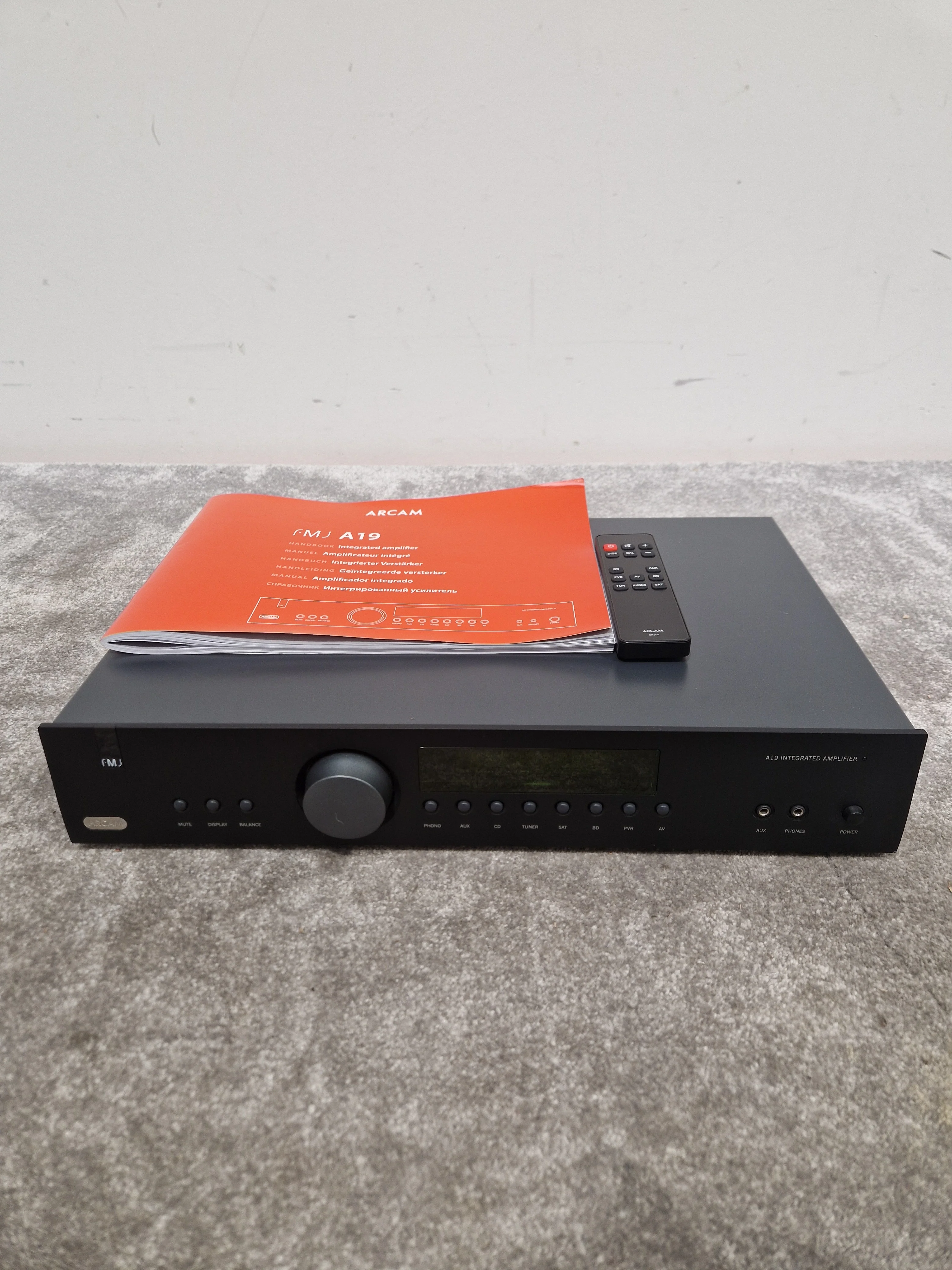 Arcam FMJ A19 Integrated Amplifier - 200W per Channel, Class G Technology - Excellent w/ Original Box & Power Supply & remote control
