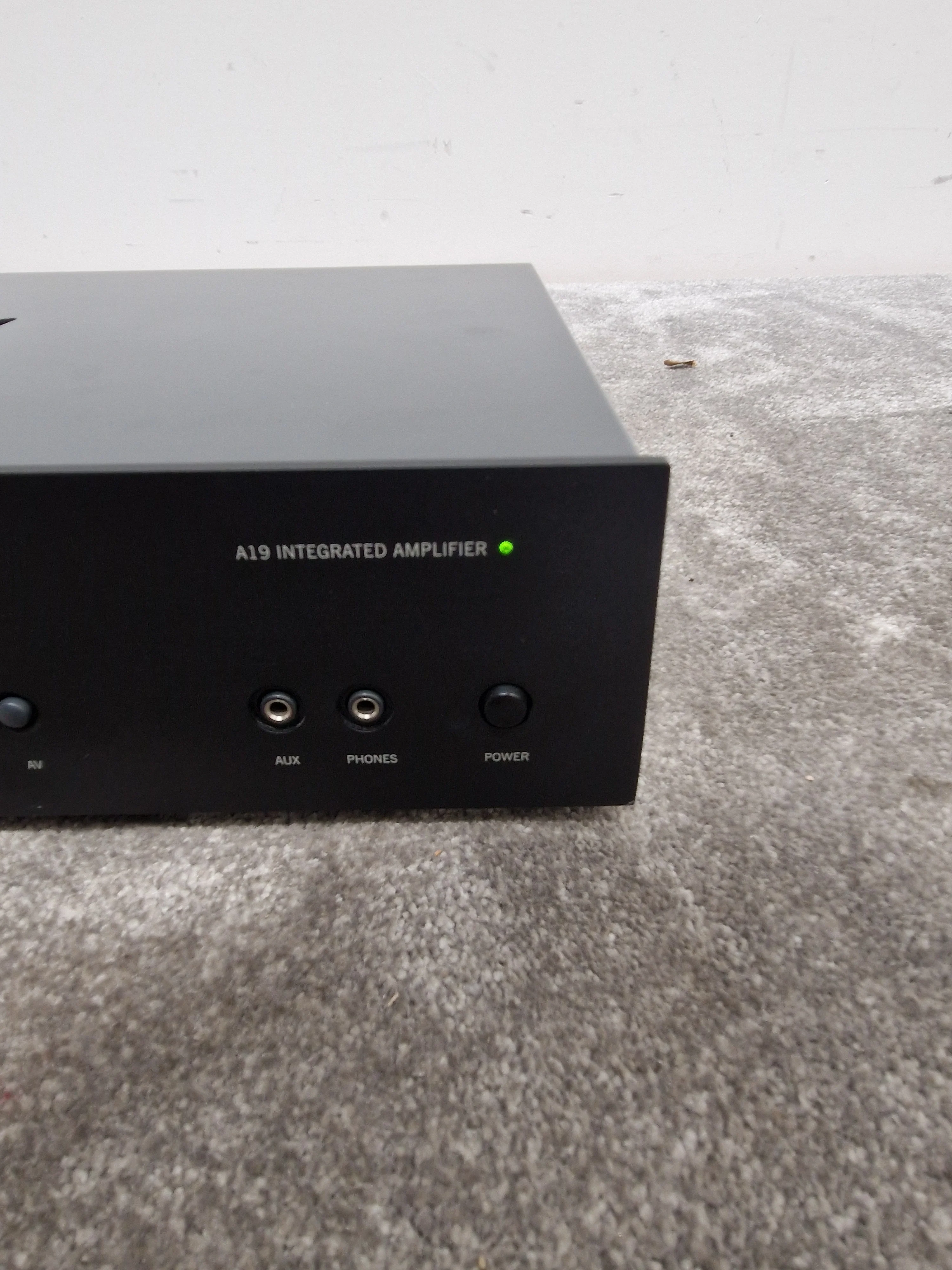 Arcam FMJ A19 Integrated Amplifier - 200W per Channel, Class G Technology - Excellent w/ Original Box & Power Supply & remote control - Image 2