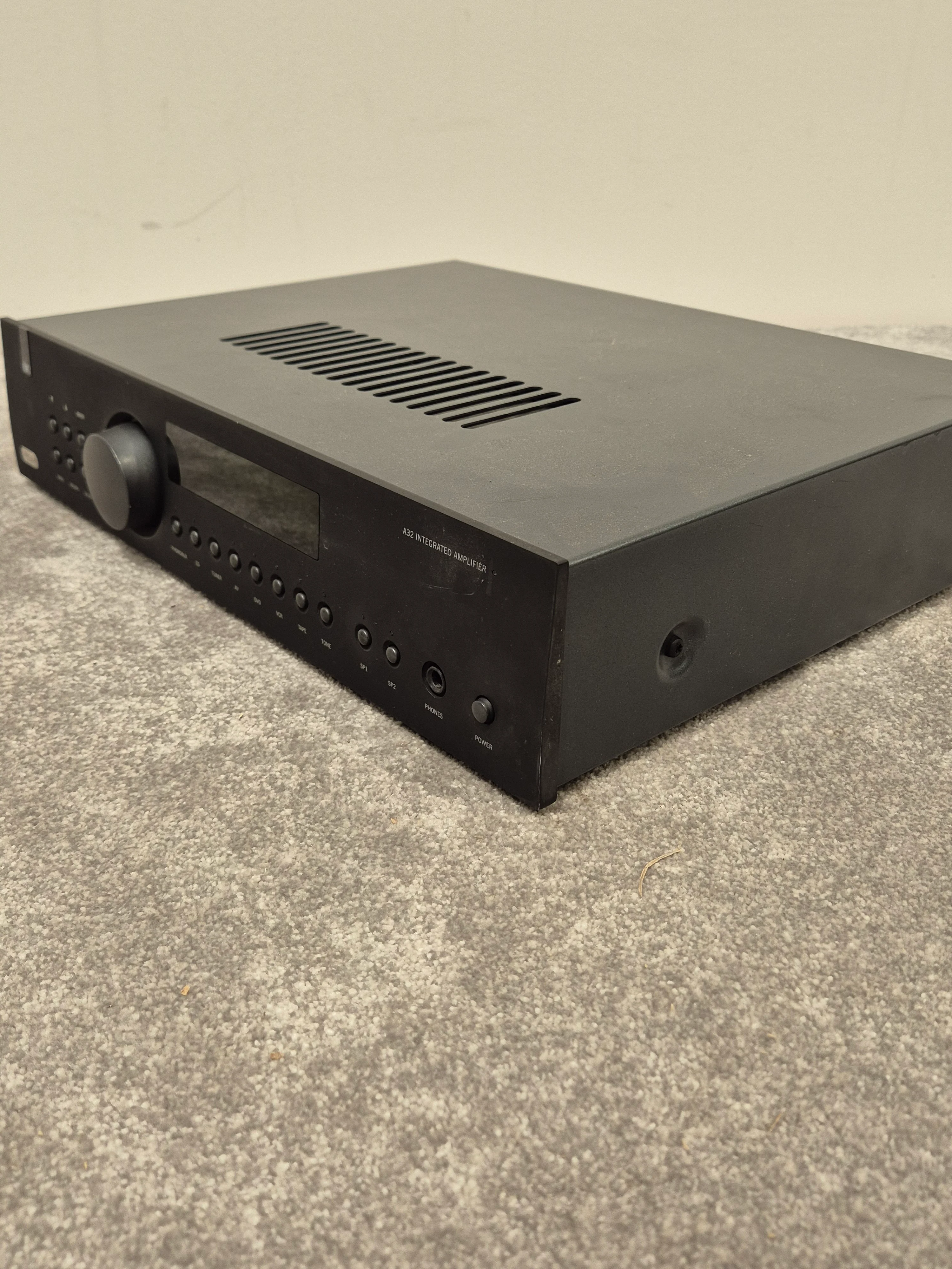 Arcam FMJ A32 - Integrated Amplifier - Image 11
