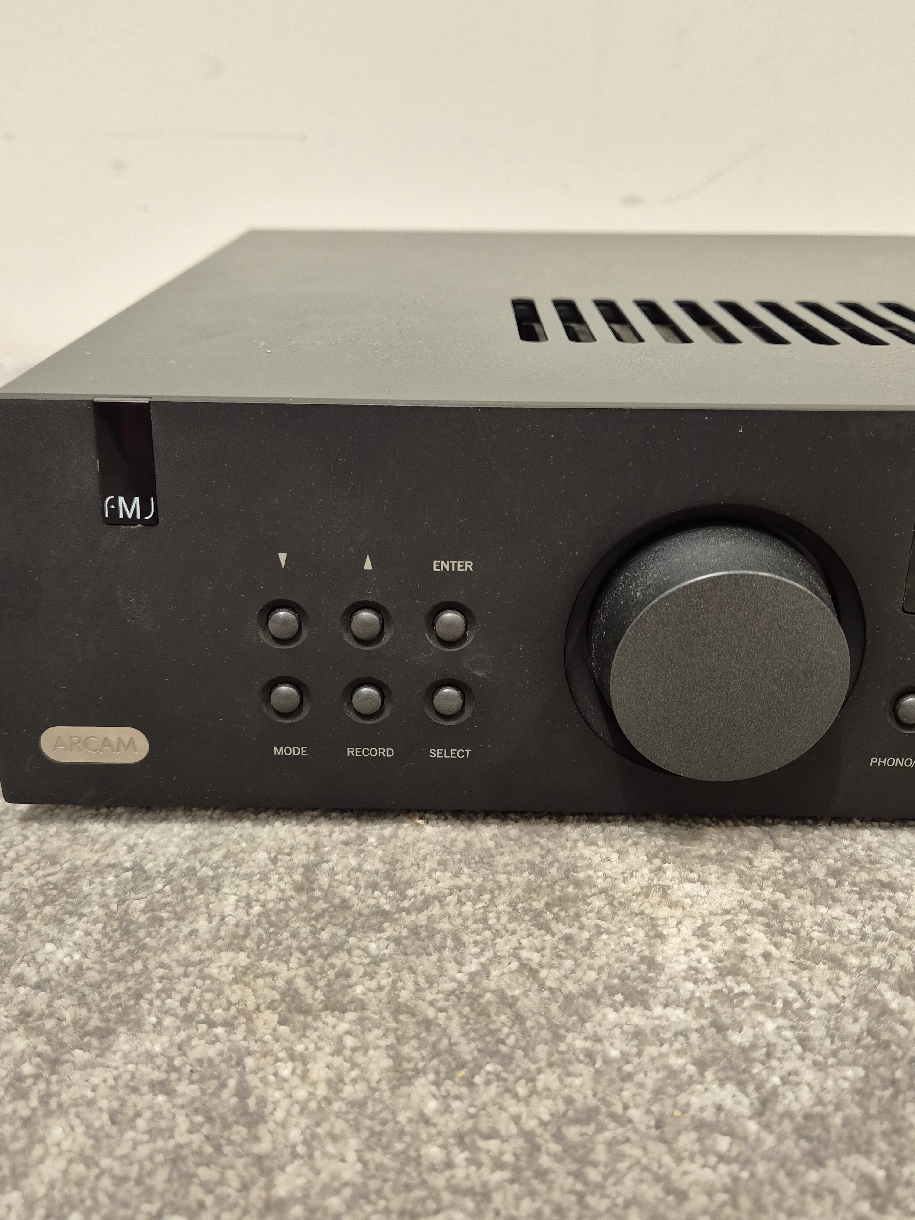 Arcam FMJ A32 - Integrated Amplifier - Image 2