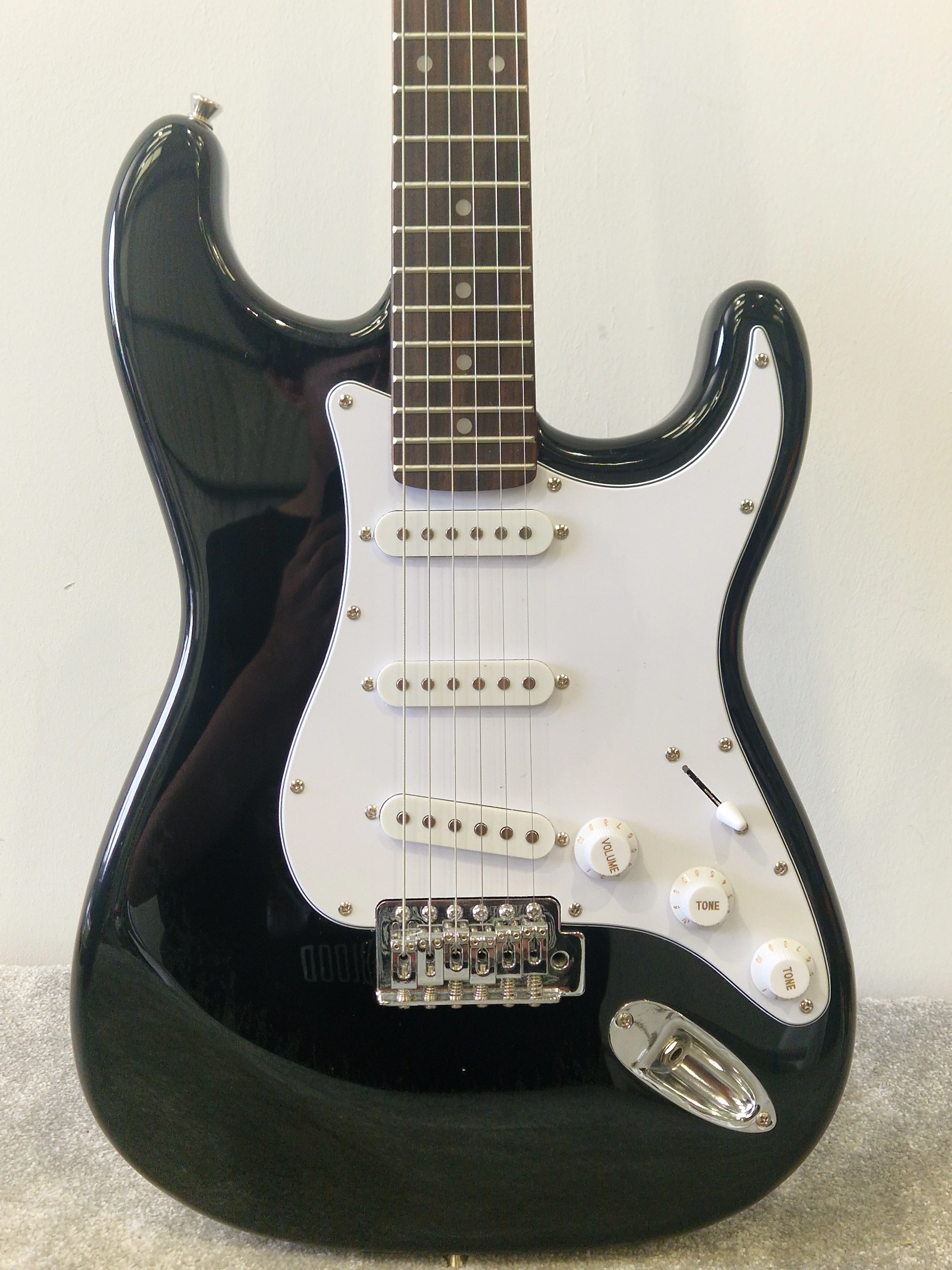 Aria Pro II STG-003 Electric Guitar – SSS Pickup Layout & Maple Neck – Excellent
