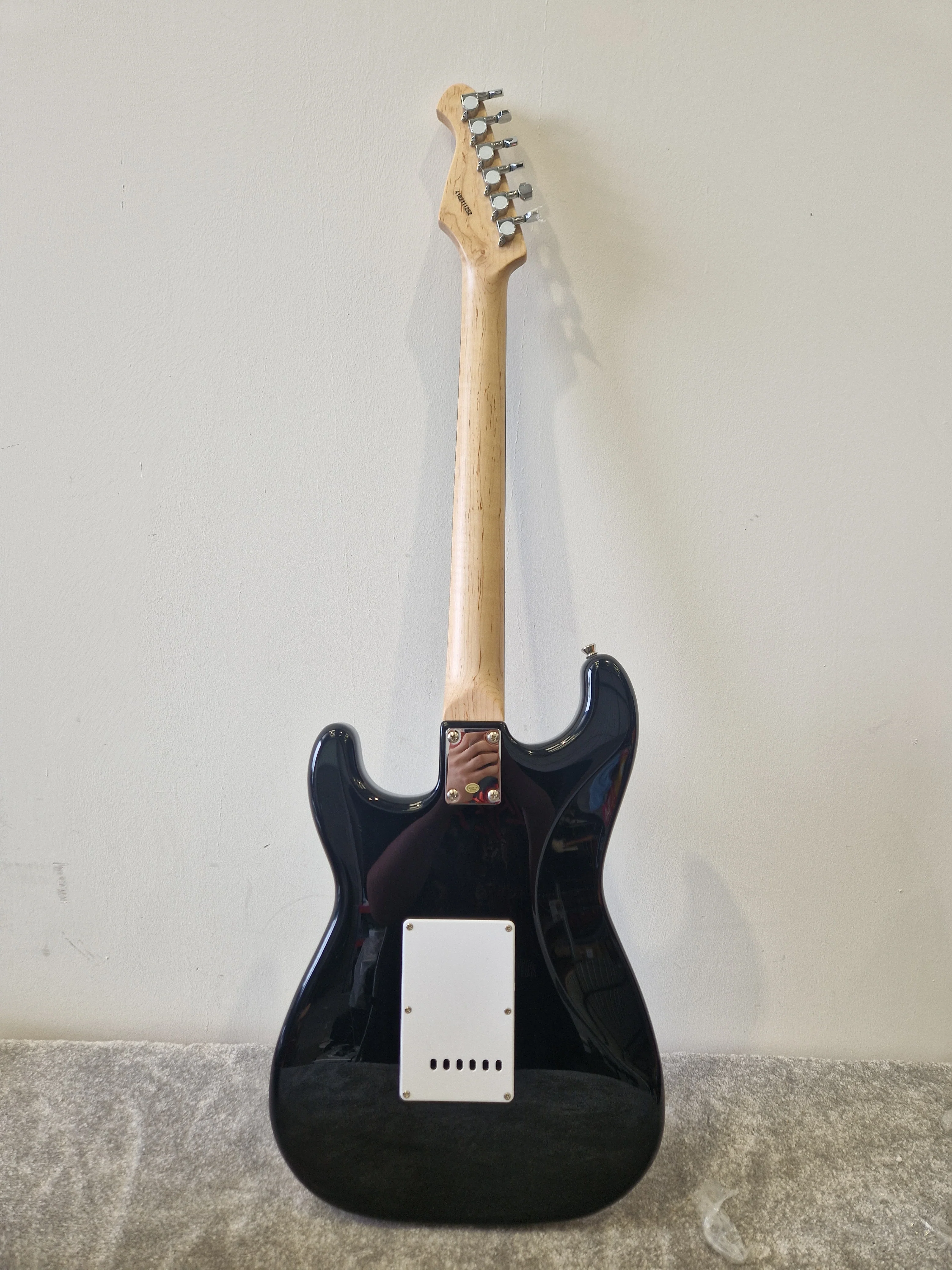 Aria Pro II STG-003 Electric Guitar – SSS Pickup Layout & Maple Neck – Excellent - Image 4