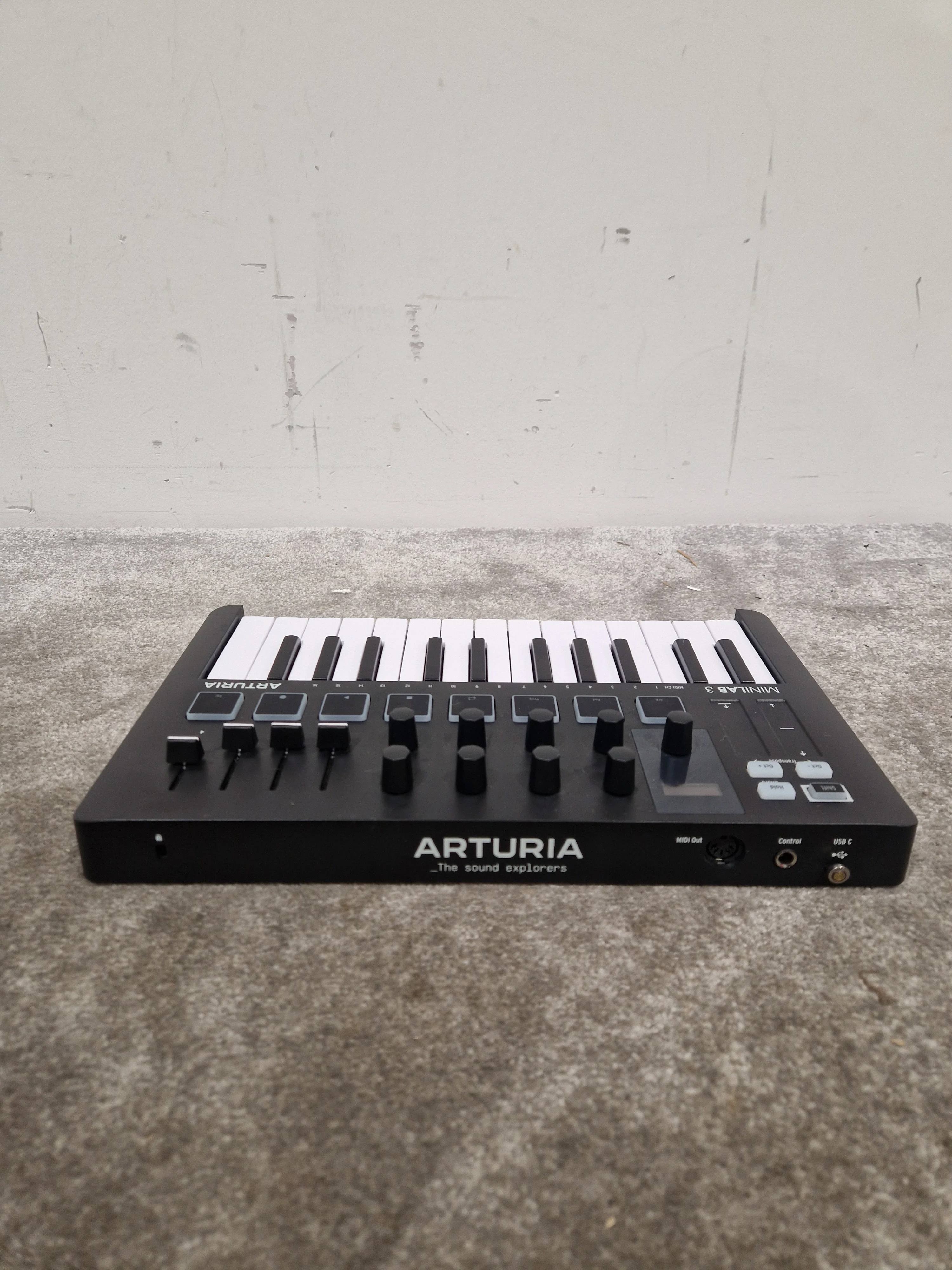 Arturia Minilab 3 MIDI Controller - Compact Design - Excellent - Image 11