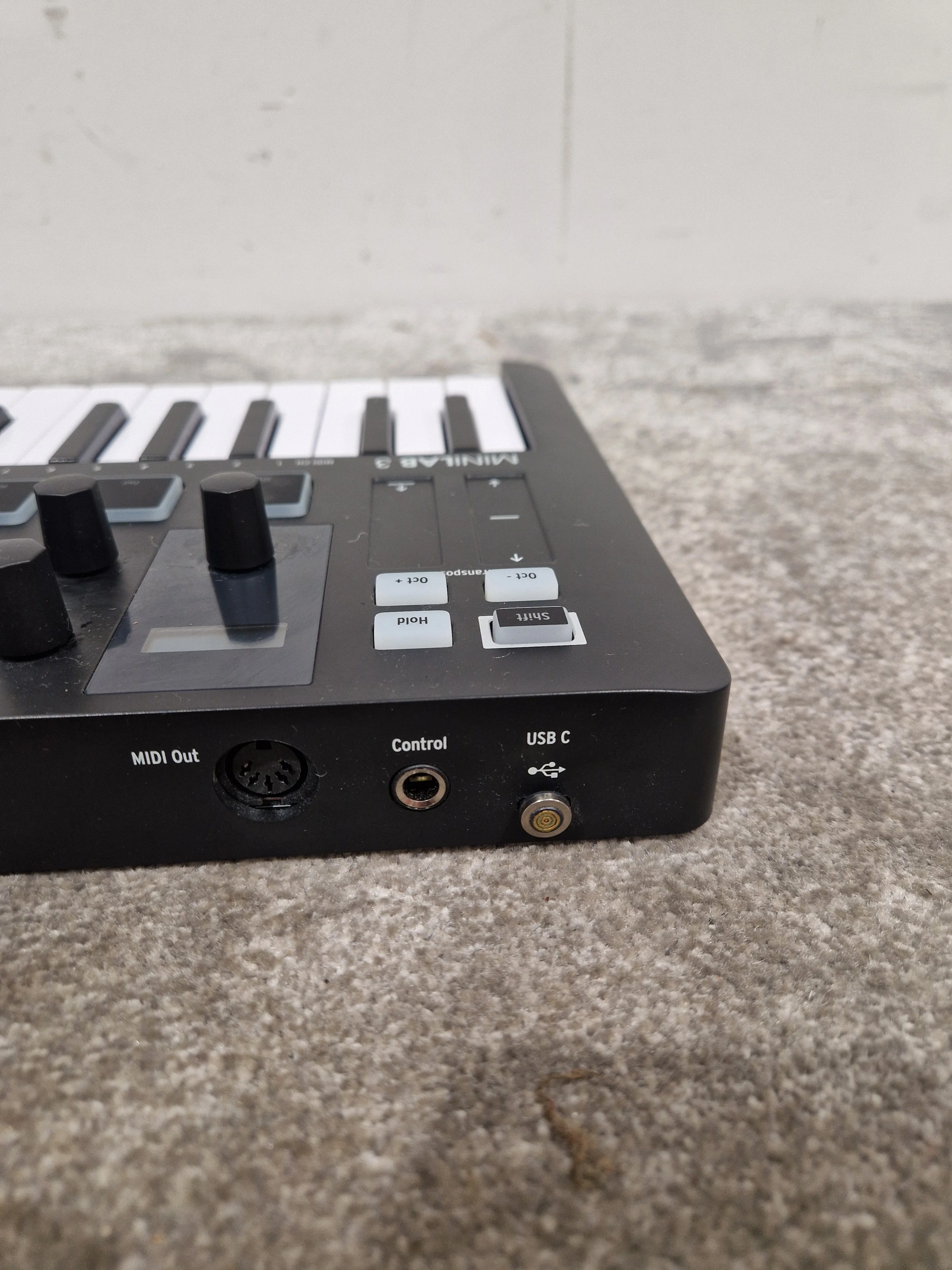 Arturia Minilab 3 MIDI Controller - Compact Design - Excellent - Image 12