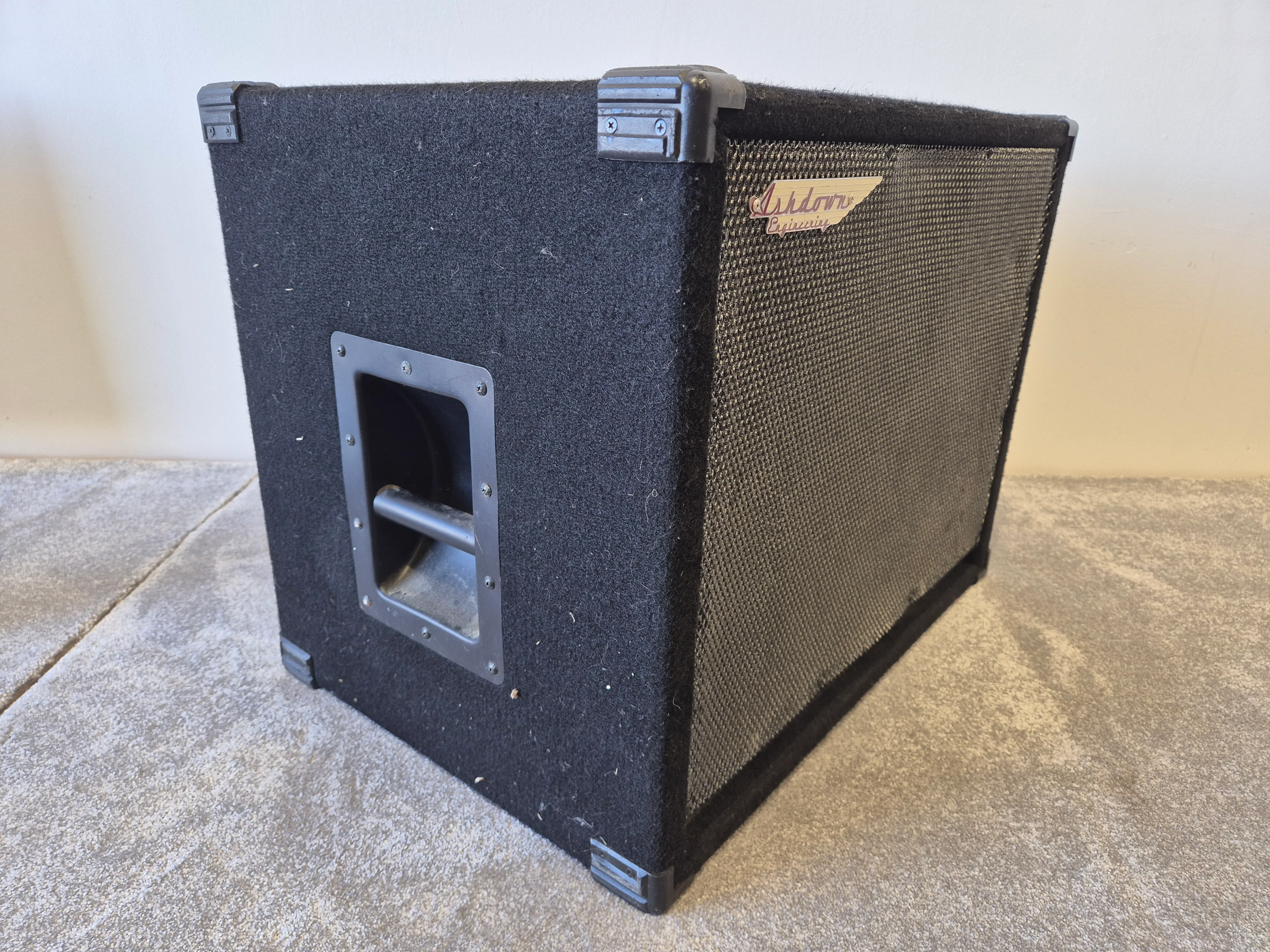 Ashdown Mag 115 Deep - 250 watts 1 x 15" Bass Amplifier Cabinet - Image 4