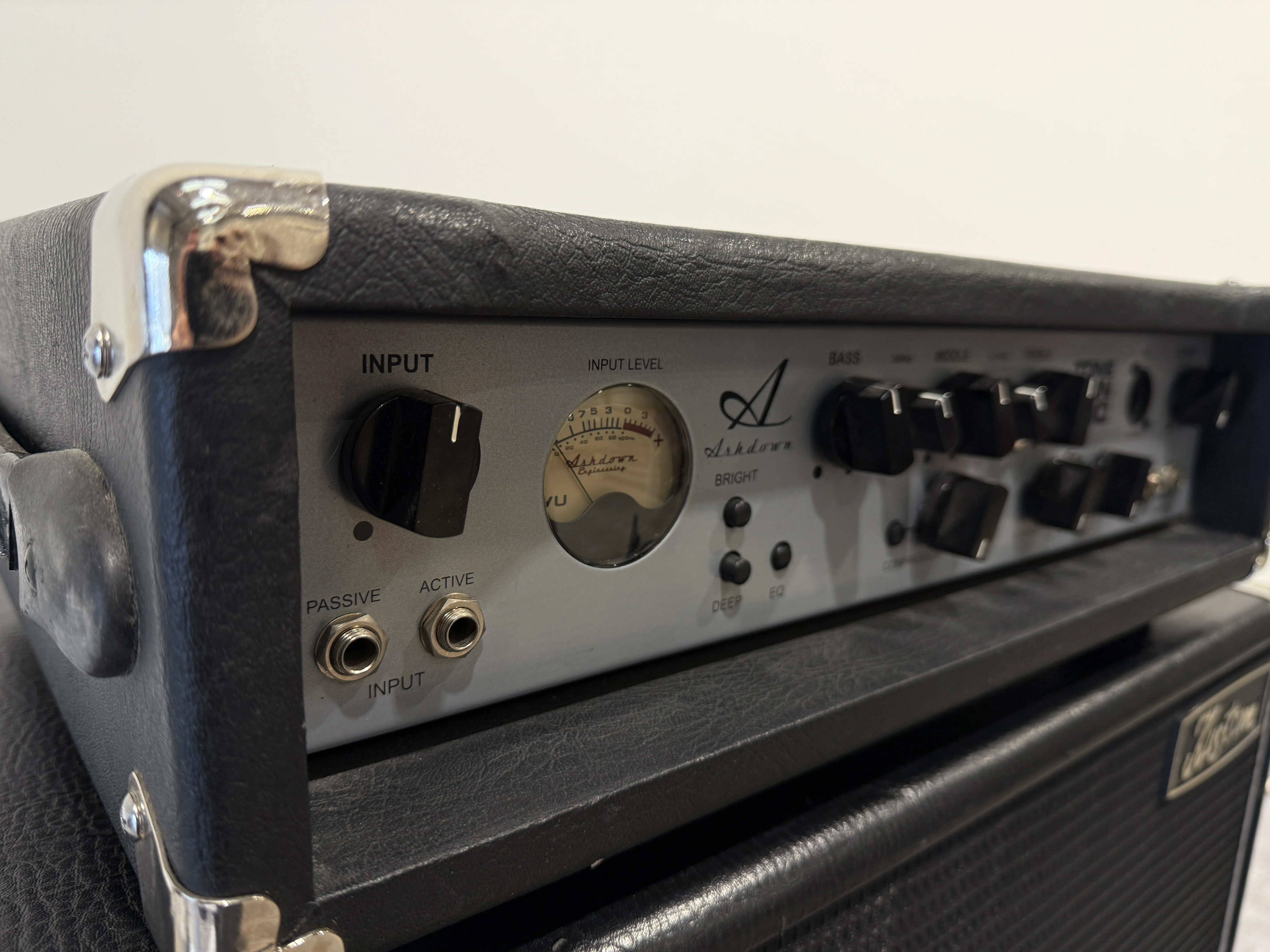 Ashdown Toneman 300 Bass Guitar Amp Head & Kustom Deepend 4x10 Cab - Image 14