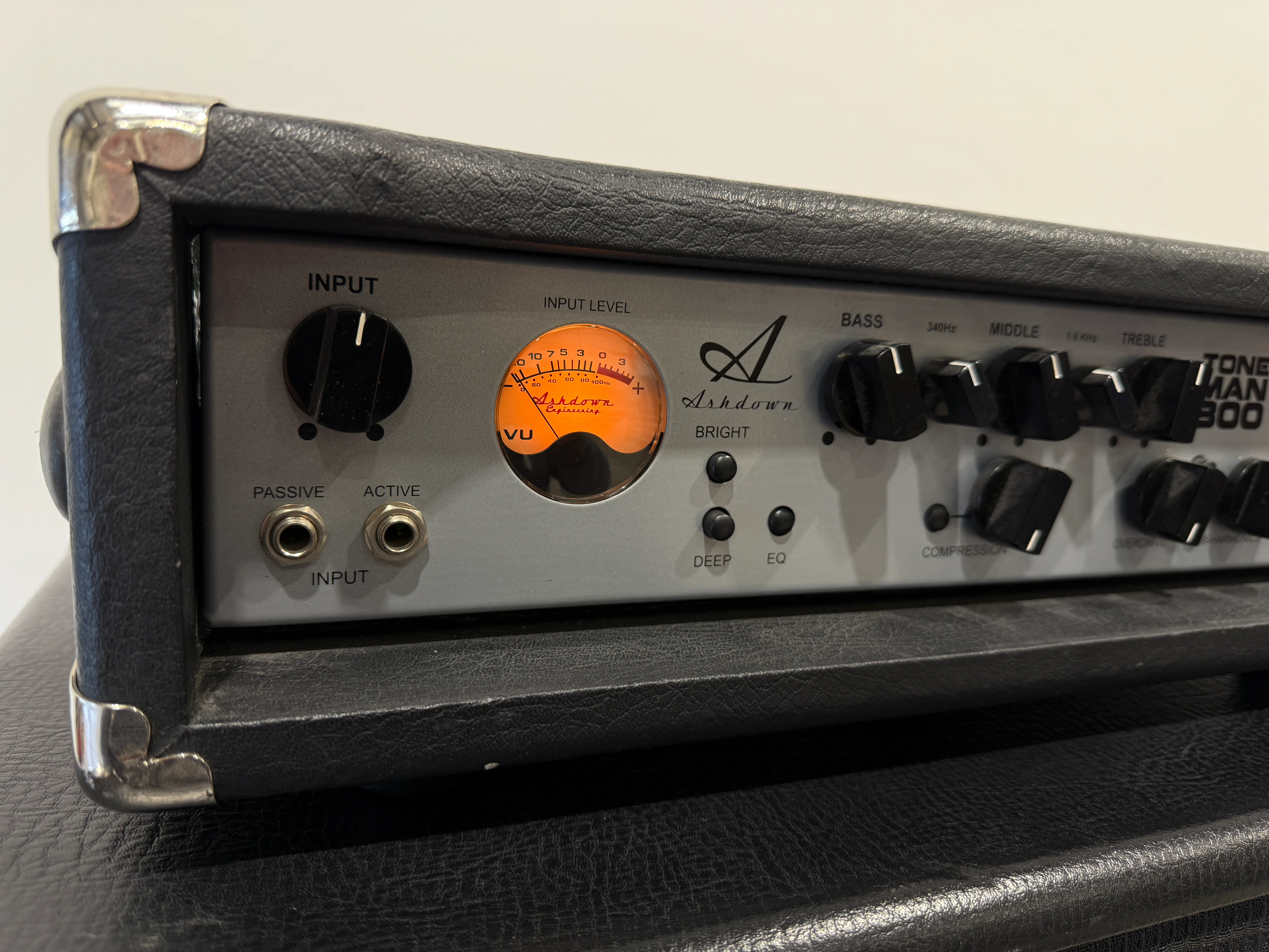 Ashdown Toneman 300 Bass Guitar Amp Head & Kustom Deepend 4x10 Cab - Image 2