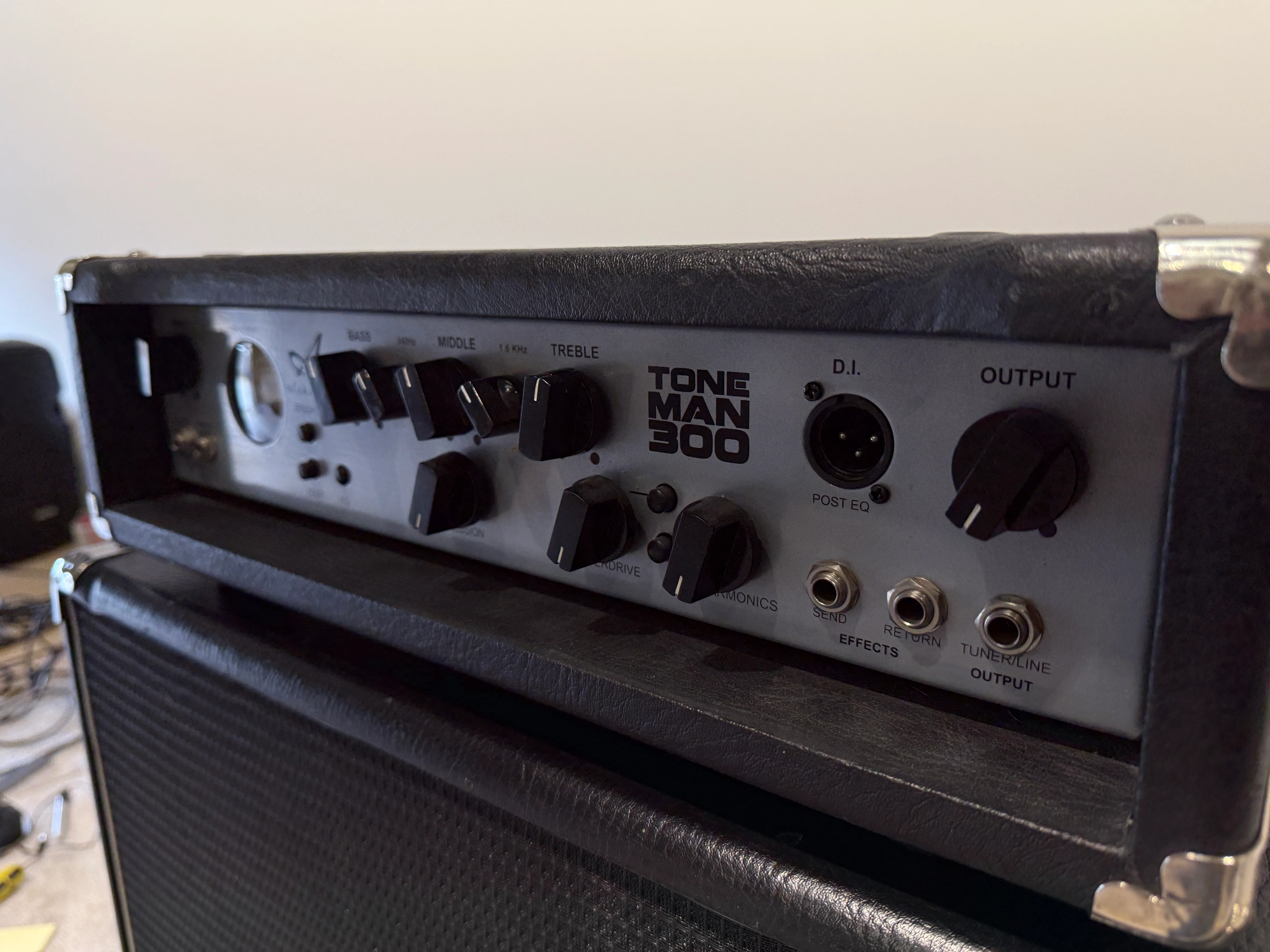 Ashdown Toneman 300 Bass Guitar Amp Head & Kustom Deepend 4x10 Cab - Image 3