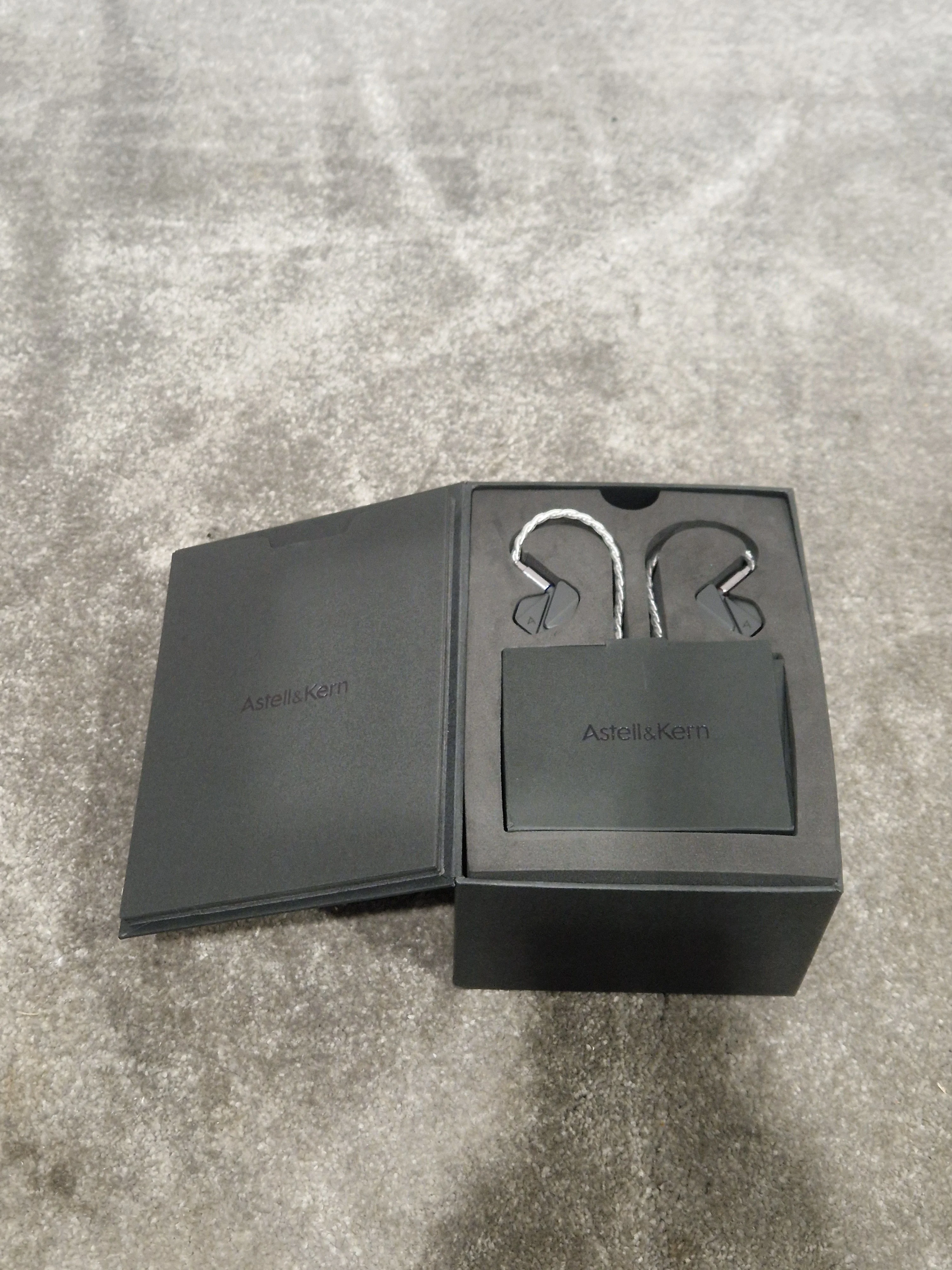 Astell&kern AK ZERO2 In-Ear Monitors - Audiophile Sound - Excellent w/ Original Box & Hard Case - Image 10
