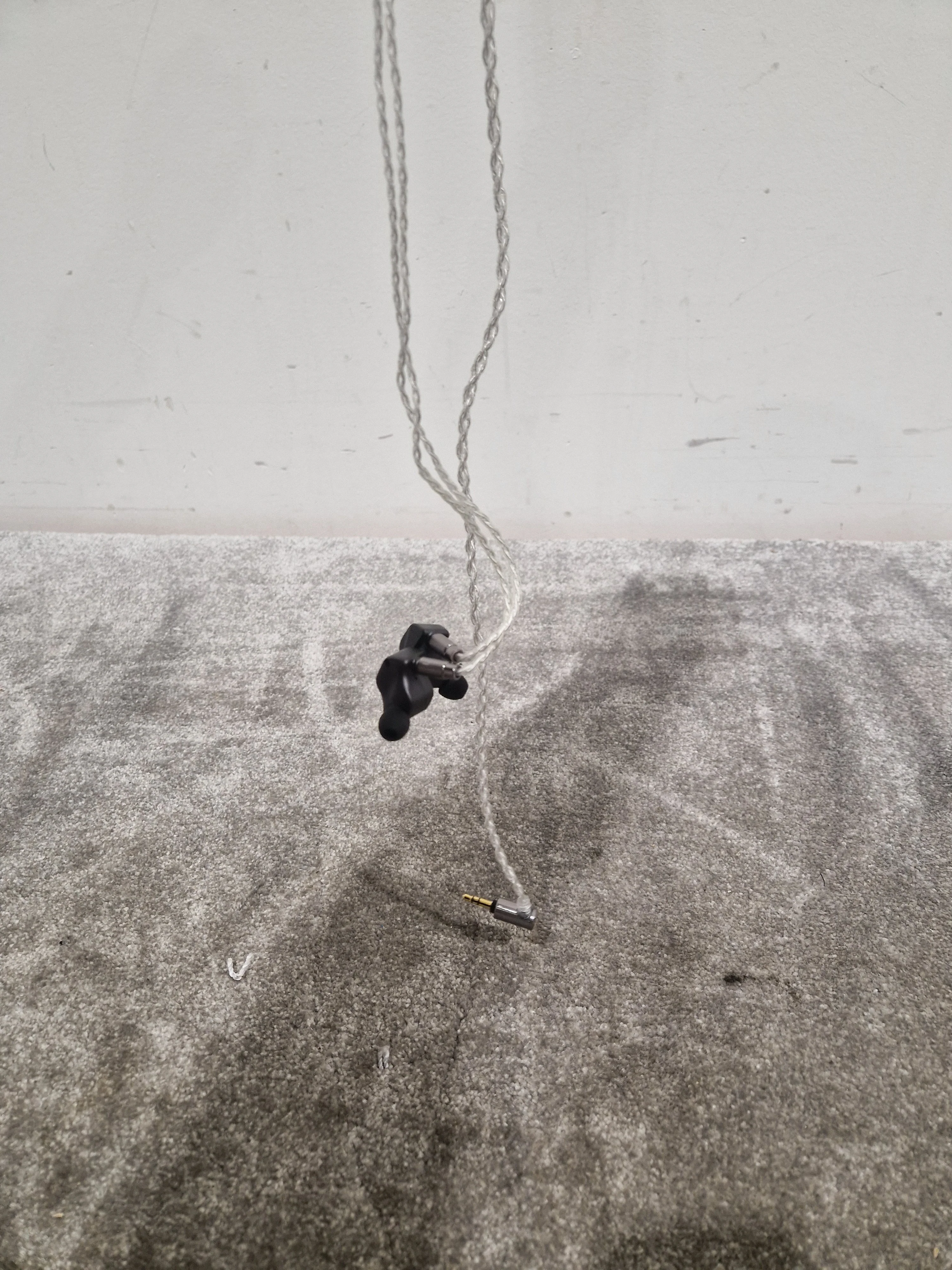Astell&kern AK ZERO2 In-Ear Monitors - Audiophile Sound - Excellent w/ Original Box & Hard Case - Image 11
