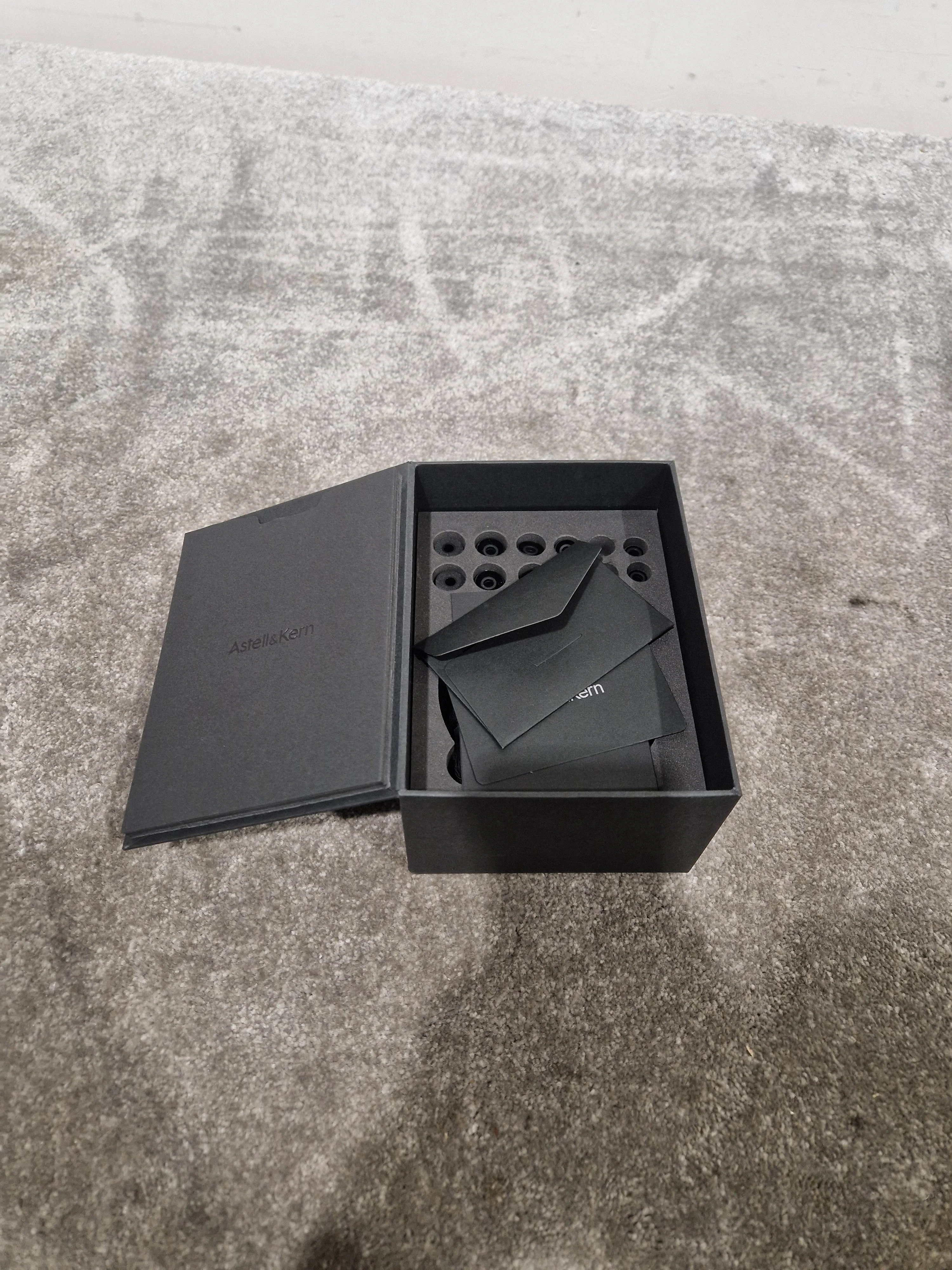 Astell&kern AK ZERO2 In-Ear Monitors - Audiophile Sound - Excellent w/ Original Box & Hard Case - Image 13