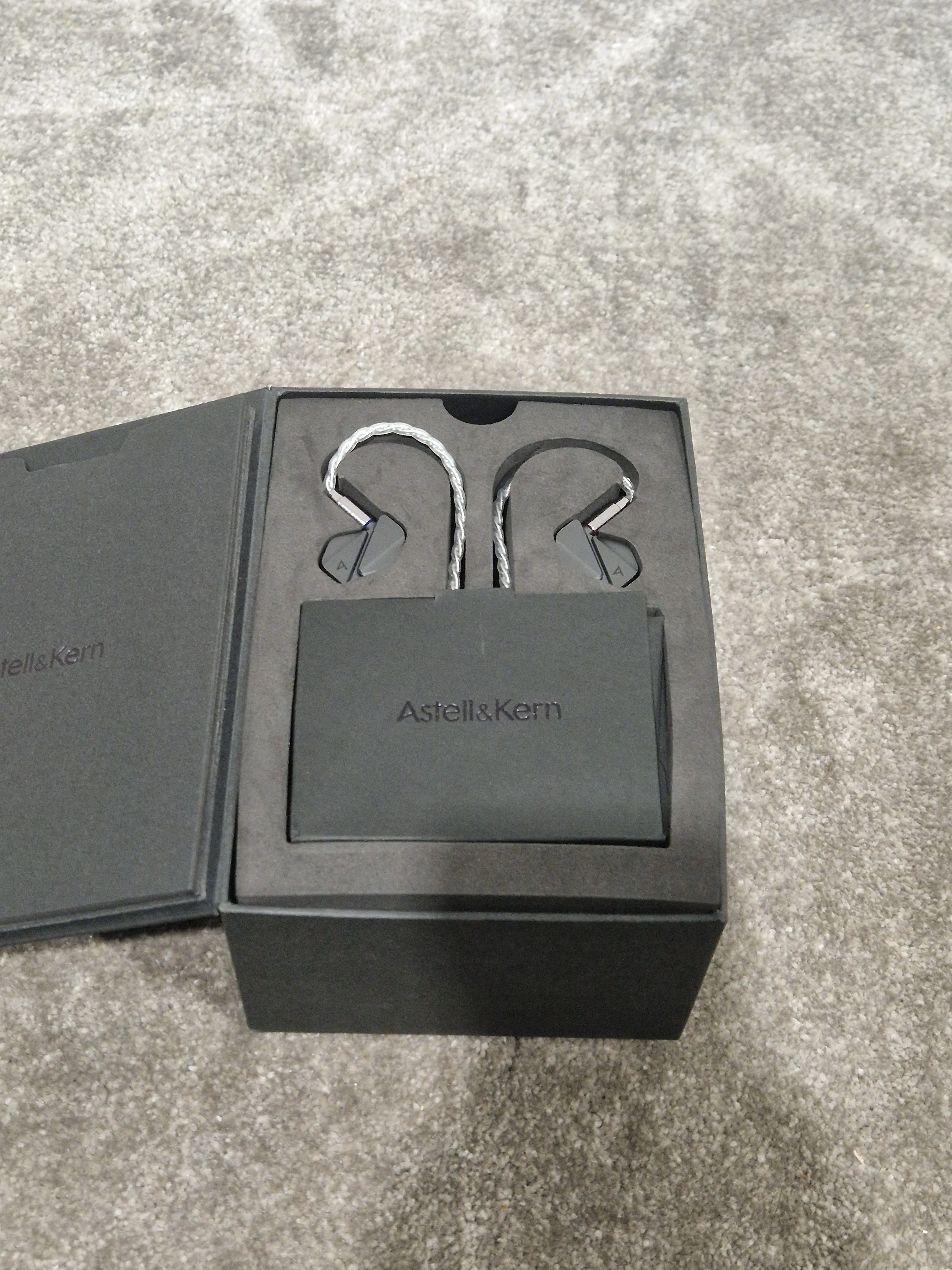 Astell&kern AK ZERO2 In-Ear Monitors - Audiophile Sound - Excellent w/ Original Box & Hard Case - Image 2