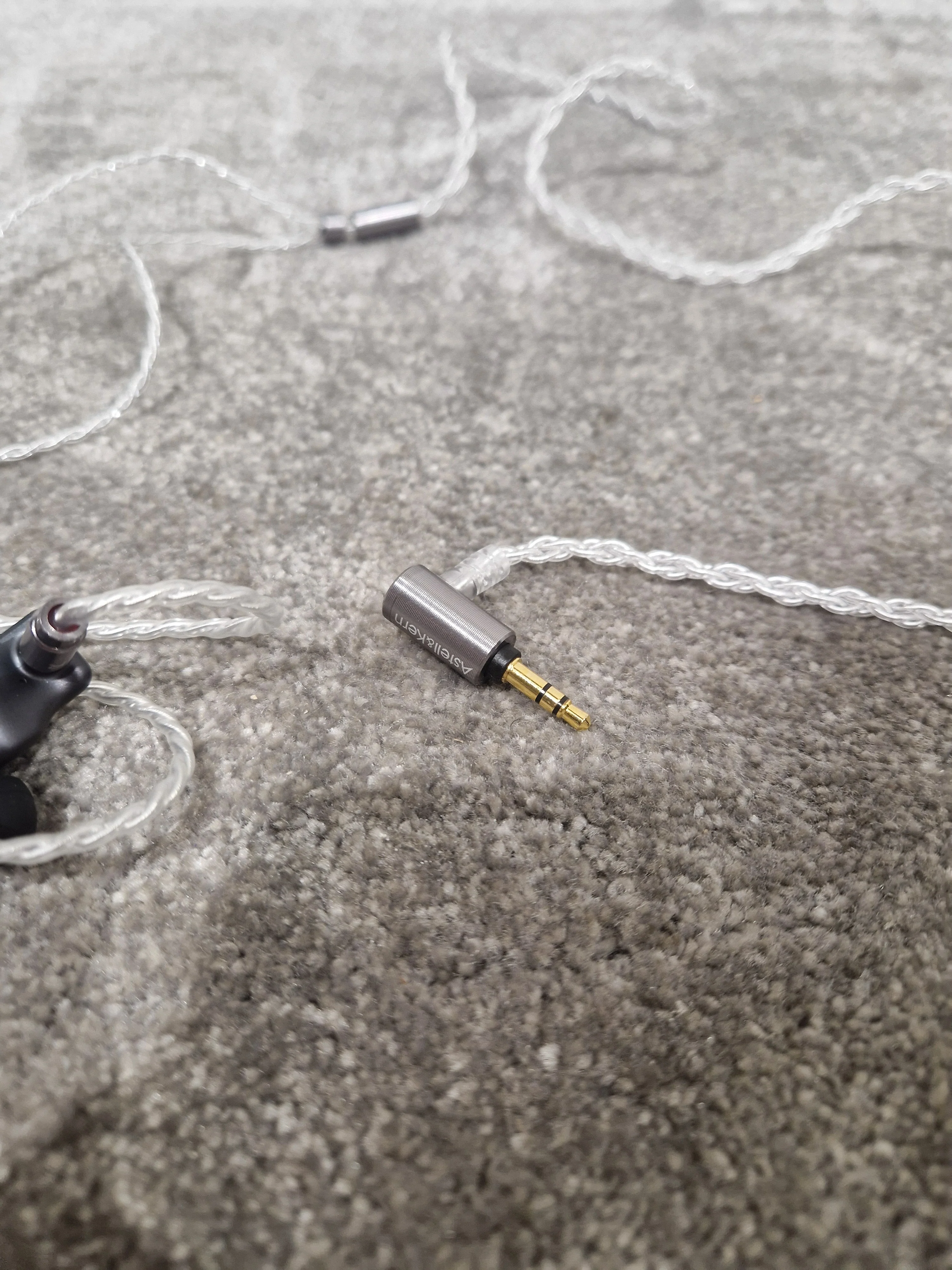 Astell&kern AK ZERO2 In-Ear Monitors - Audiophile Sound - Excellent w/ Original Box & Hard Case - Image 5