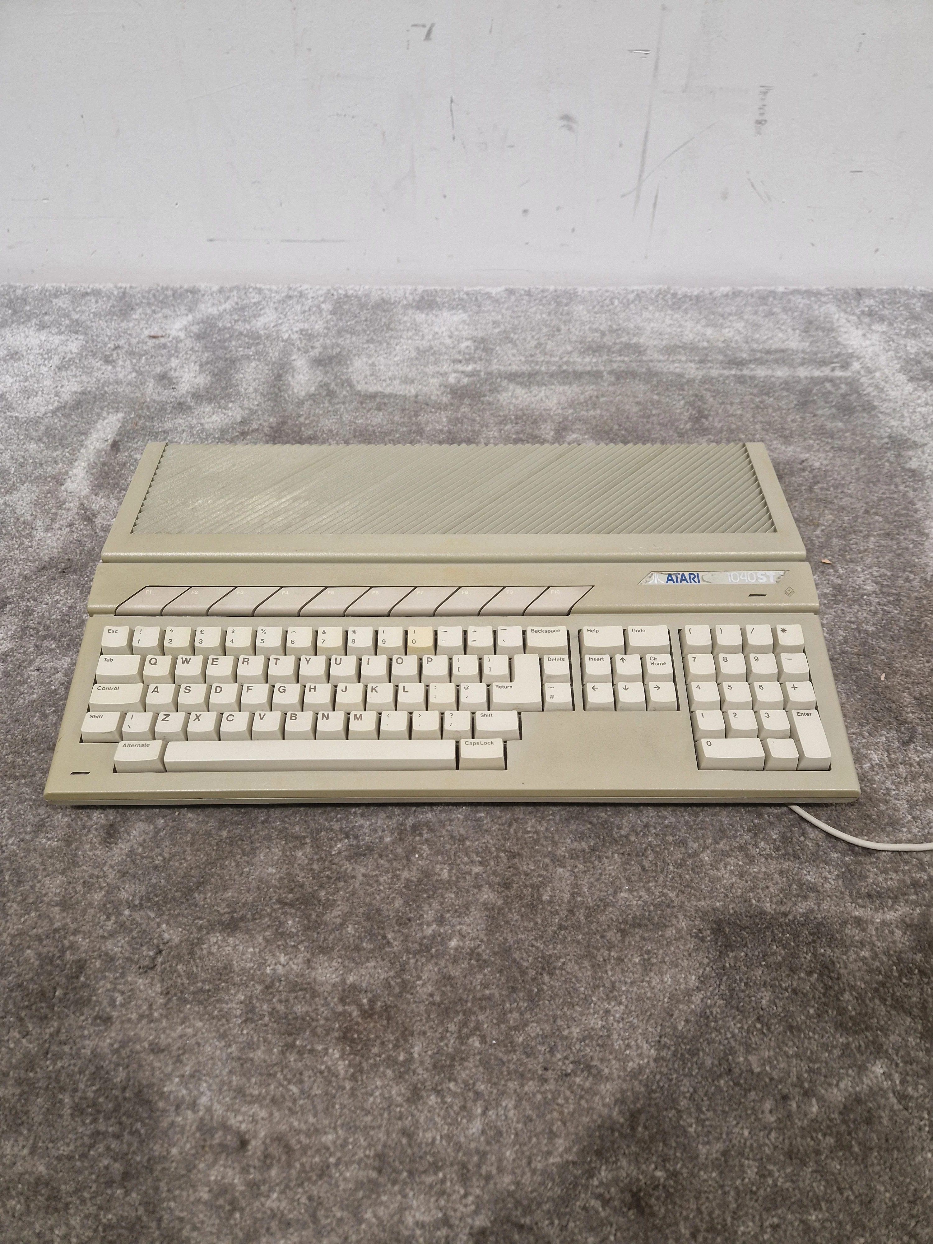 Atari 1040STFM - Classic Home Computer - Very Good w/ Mouse