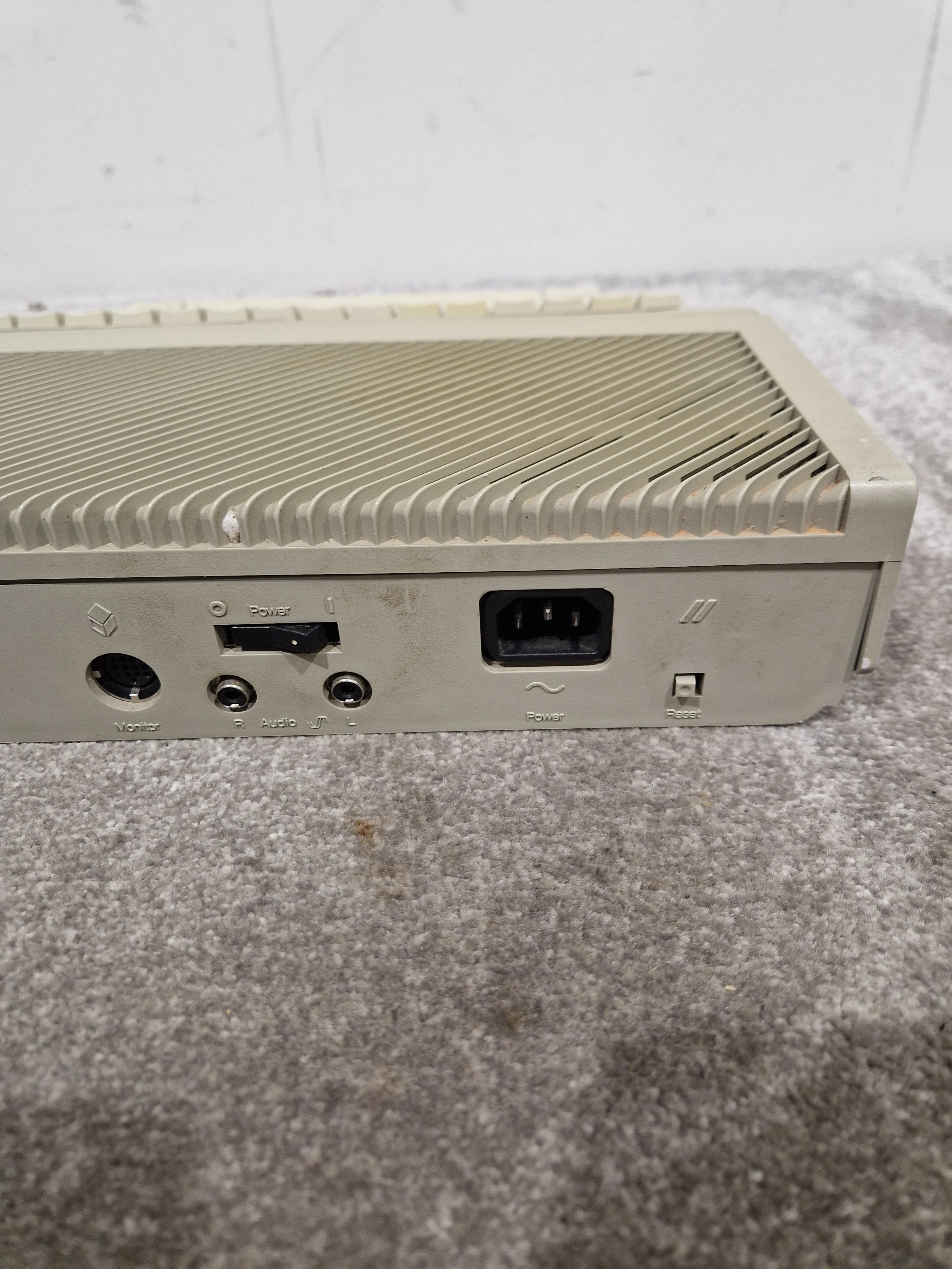 Atari 1040STE - Vintage Home Computer - Spares or Repair - Image 11