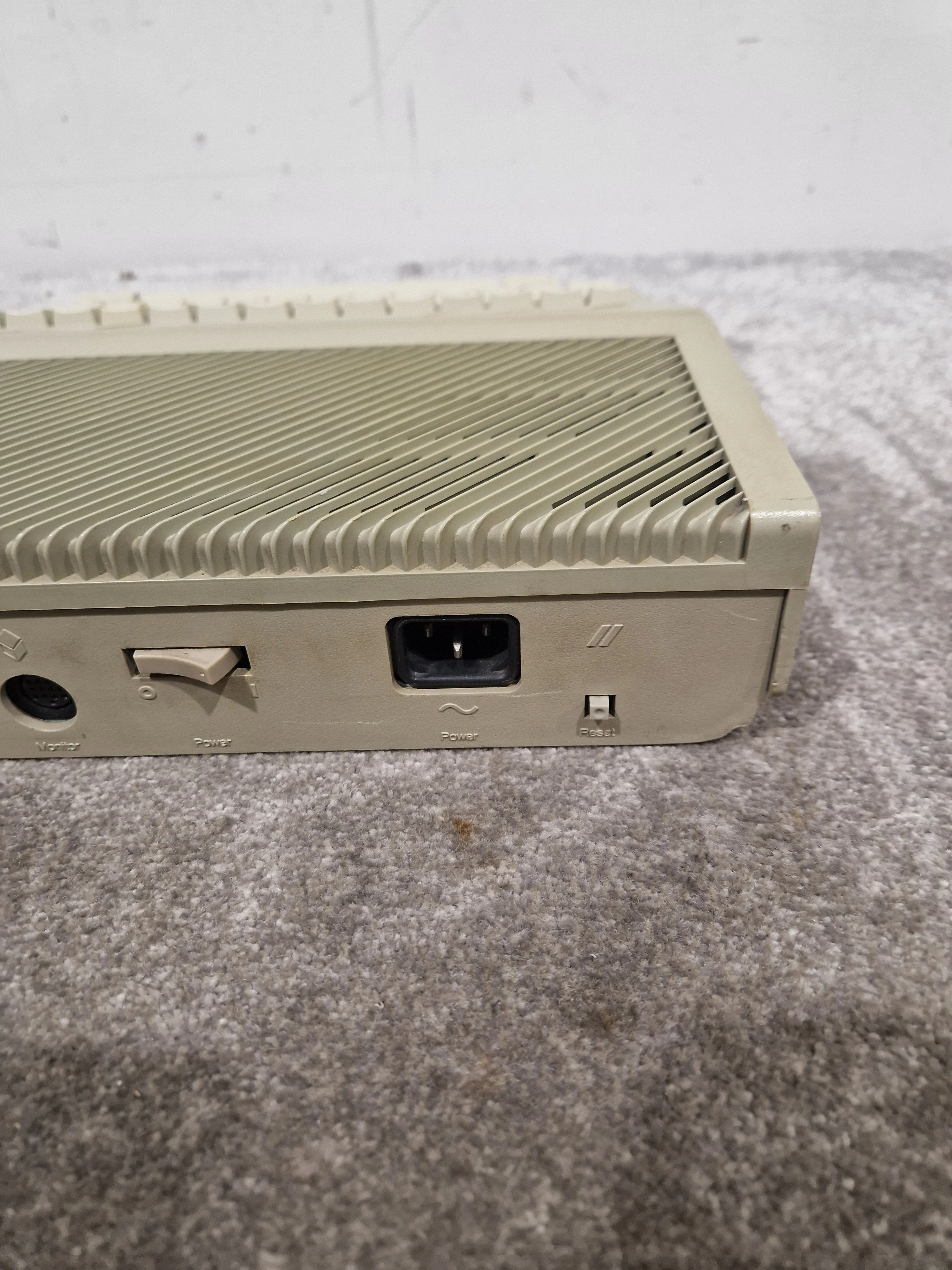 Atari 1040STFM - Classic Home Computer - Spares or Repair - Image 2