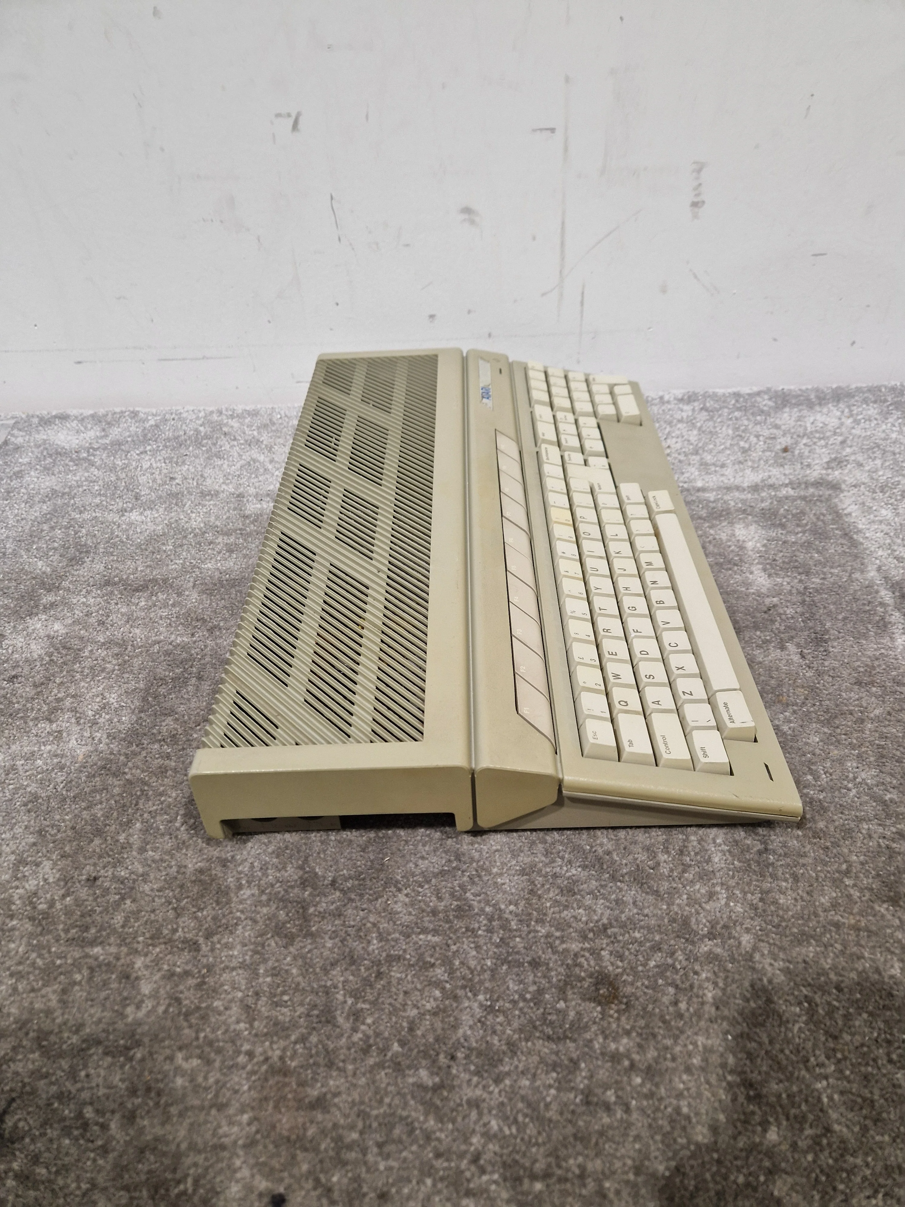 Atari 1040STFM - Classic Home Computer - Spares or Repair - Image 9
