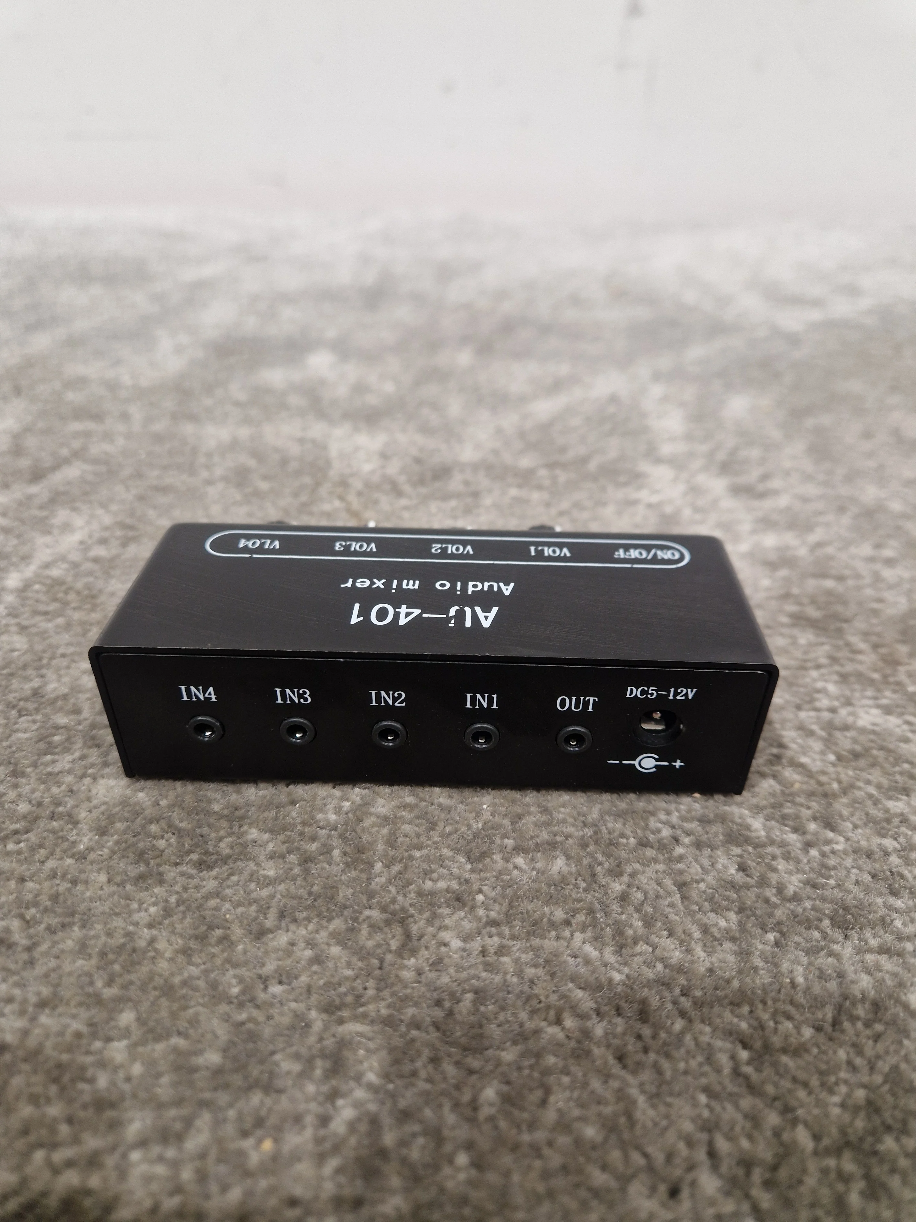 AU-401 - 4-Channel Audio Mixer - Black - Good - Image 4
