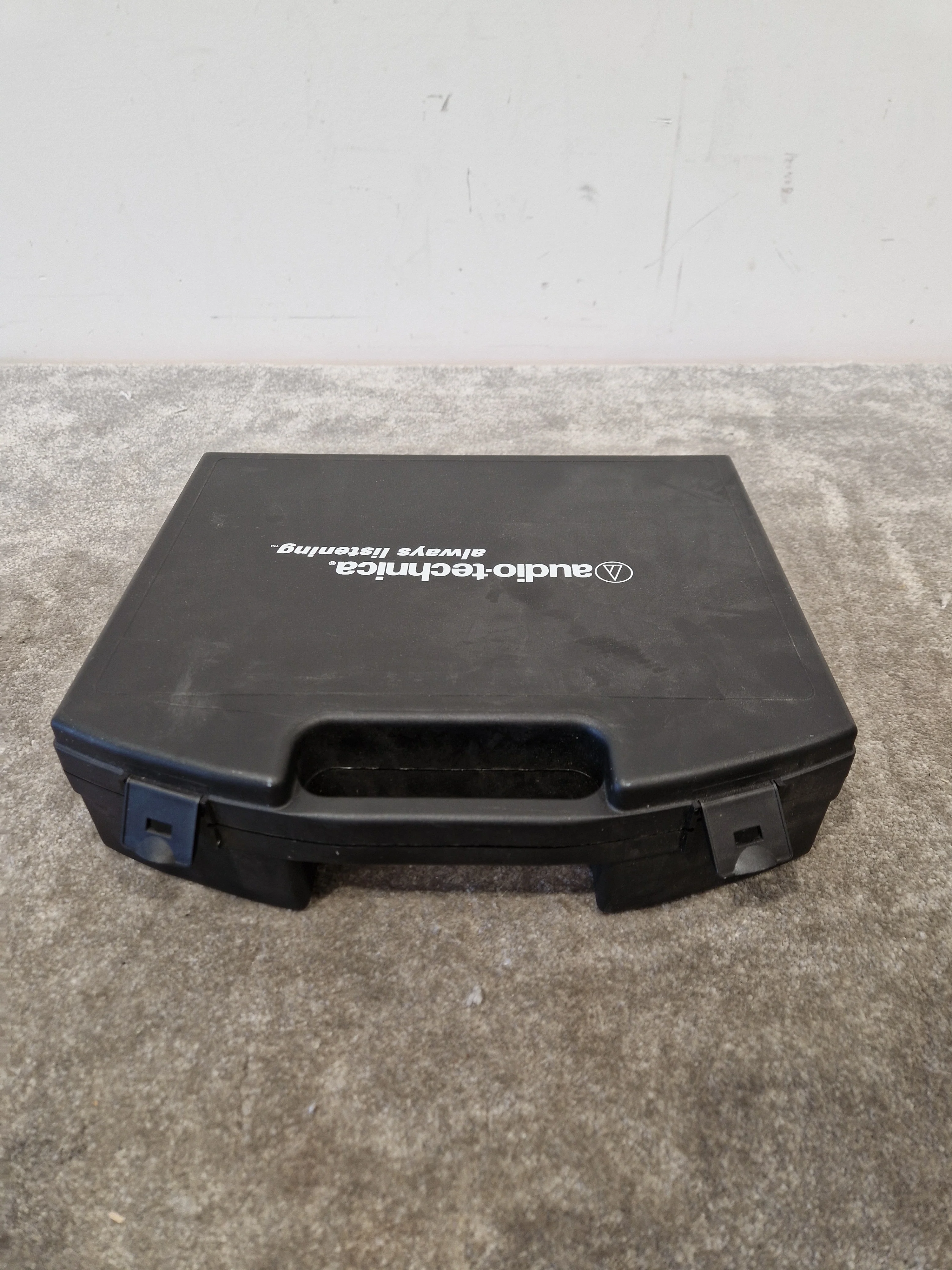 Audio-Technica ATW-R700 – UHF Wireless Microphone System – Excellent w/ Power Supply & Hard Case - Image 12