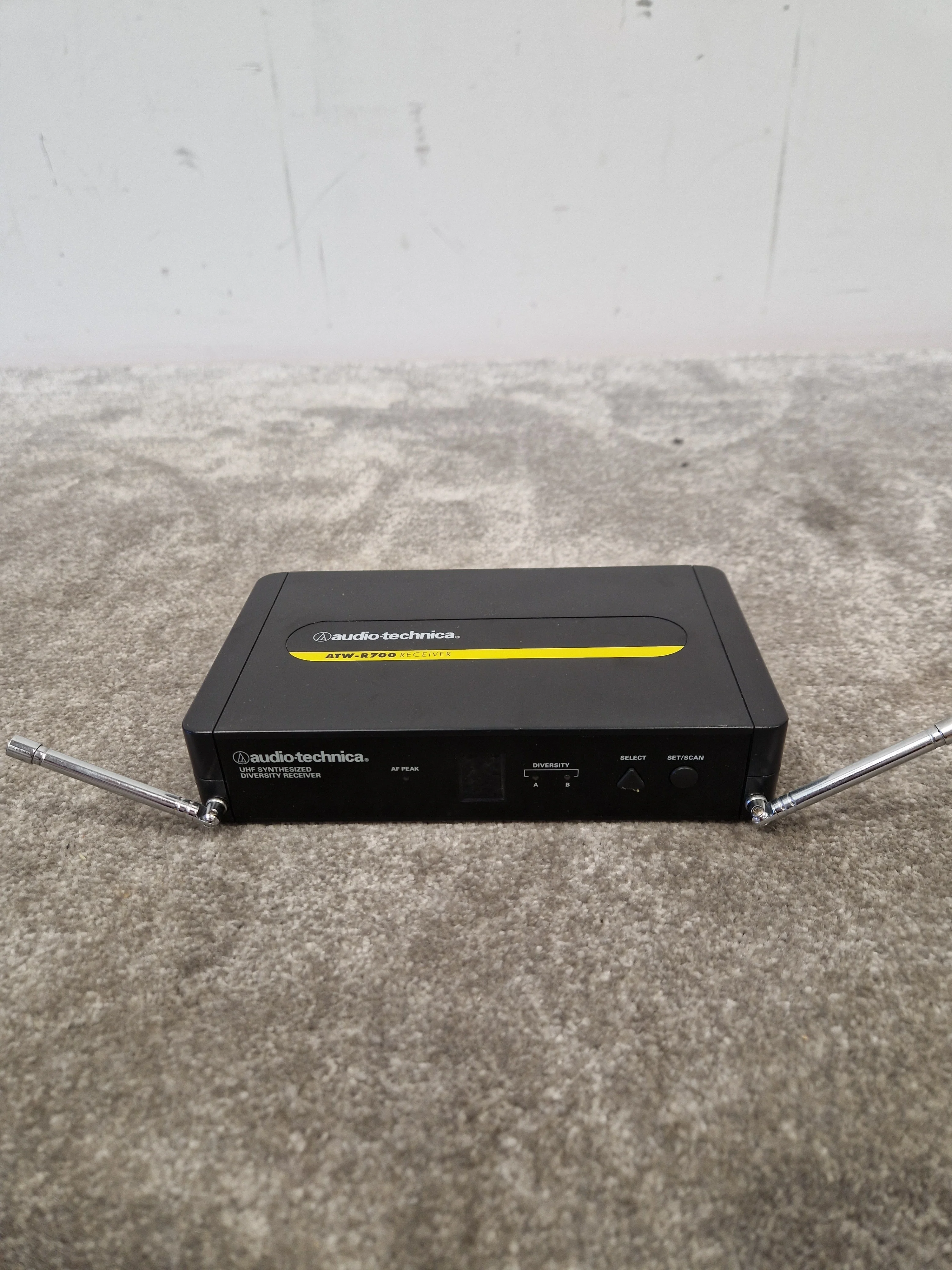 Audio-Technica ATW-R700 – UHF Wireless Microphone System – Excellent w/ Power Supply & Hard Case - Image 9