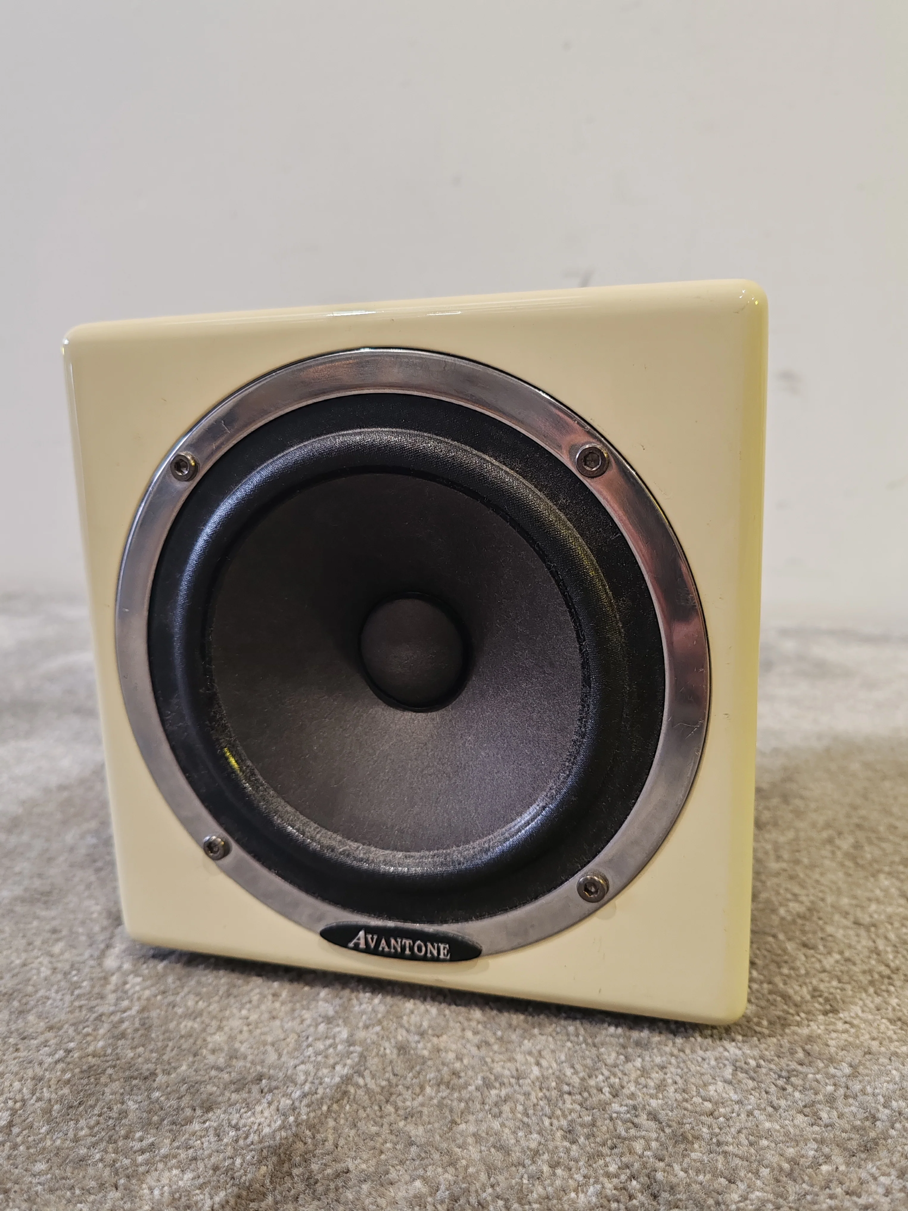Avantone MixCube Pair of Speakers  - Full-Range Audio, Passive - Very Good - Image 9