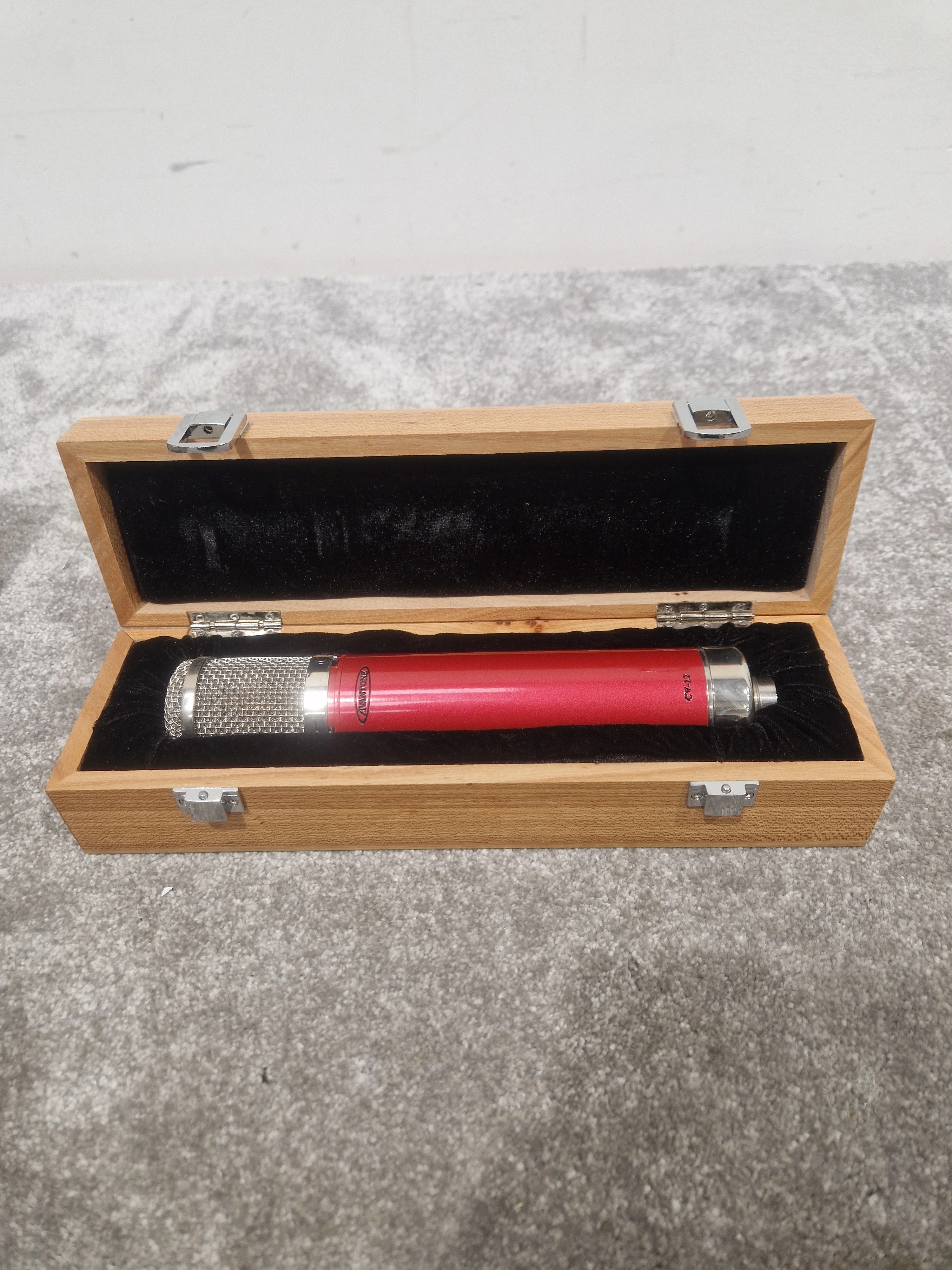 Avantone PS12 And CV-12 - Studio Condenser Microphone - Excellent w/ Hard Case & Microphone Hard case - Image 7