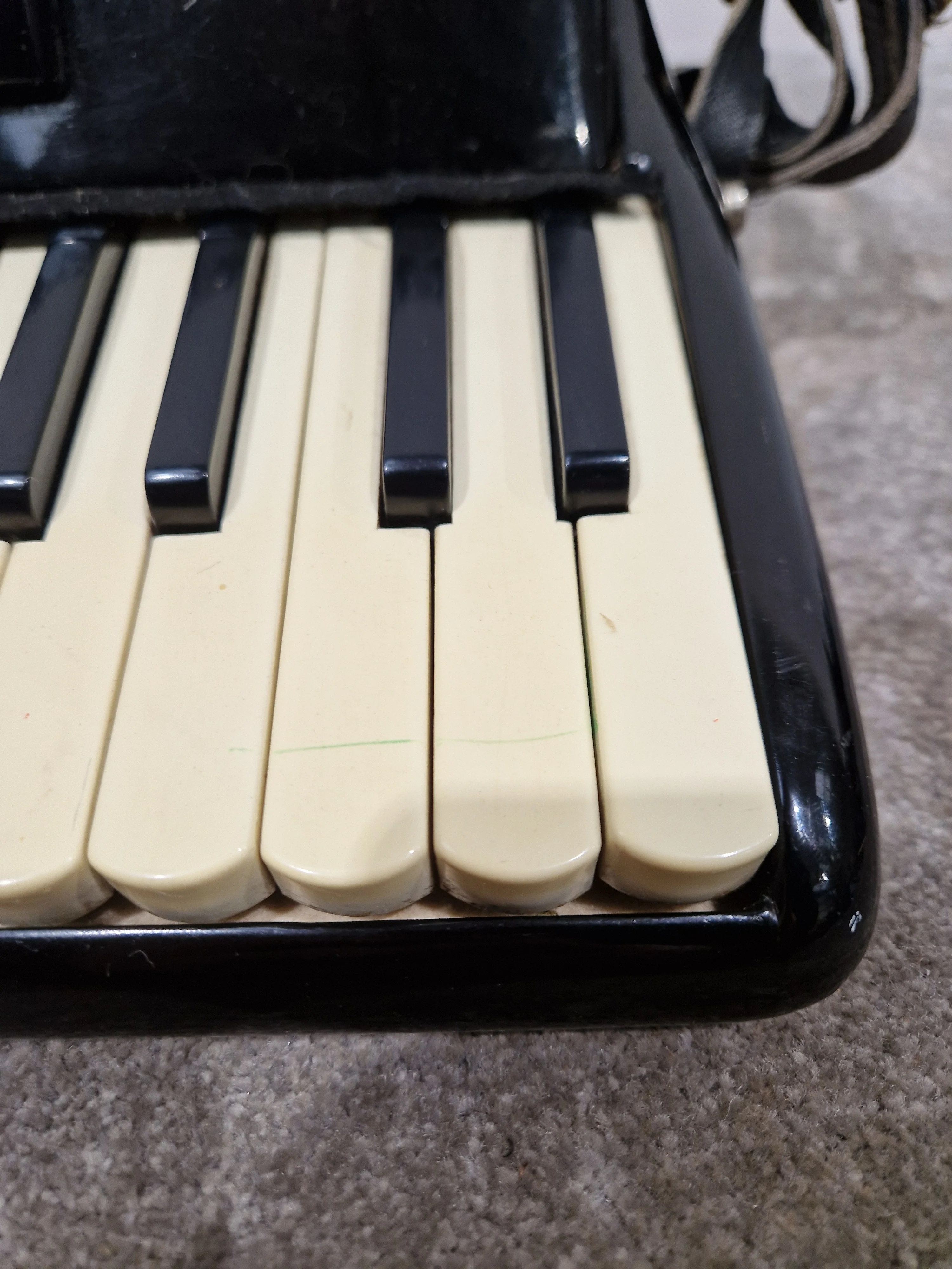 Baile Ballerina Piano Accordion Black Accordion - Well-Preserved Craftsmanship - Good w/ Hard Case - Image 4