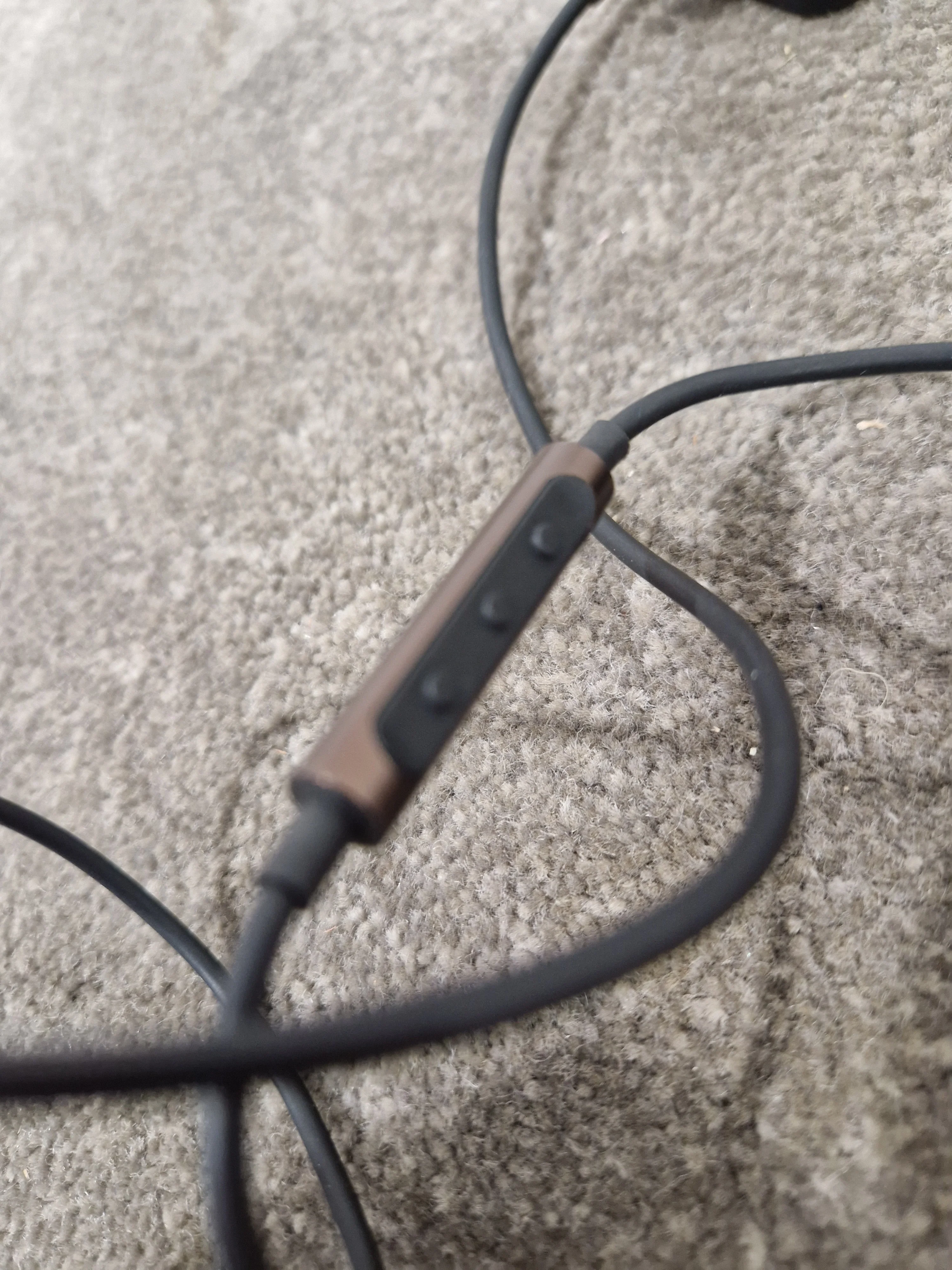 Bang & Olufsen Earset - Wireless Earphones - Bronze/Copper - Good - Image 10