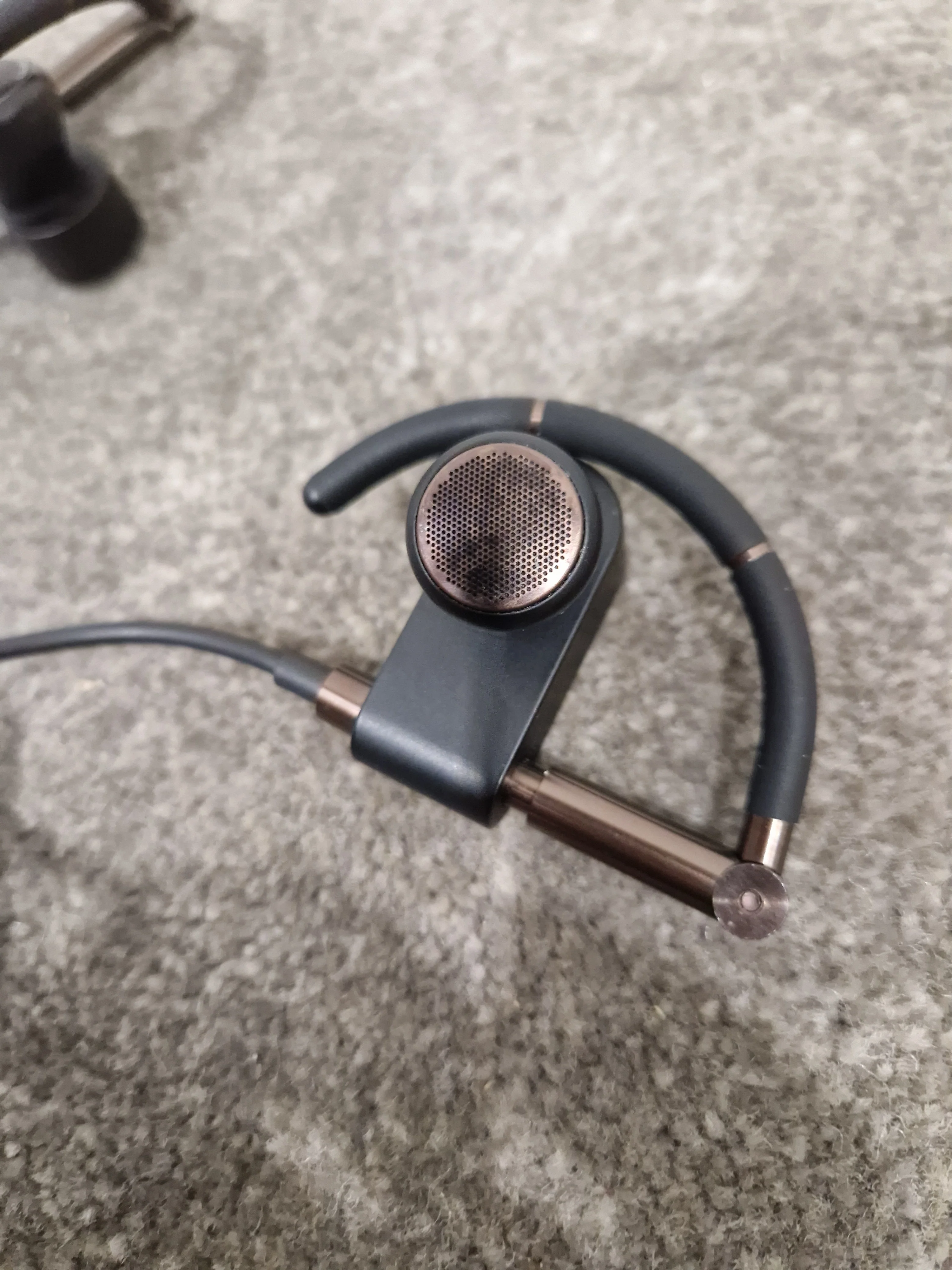 Bang & Olufsen Earset - Wireless Earphones - Bronze/Copper - Good - Image 3