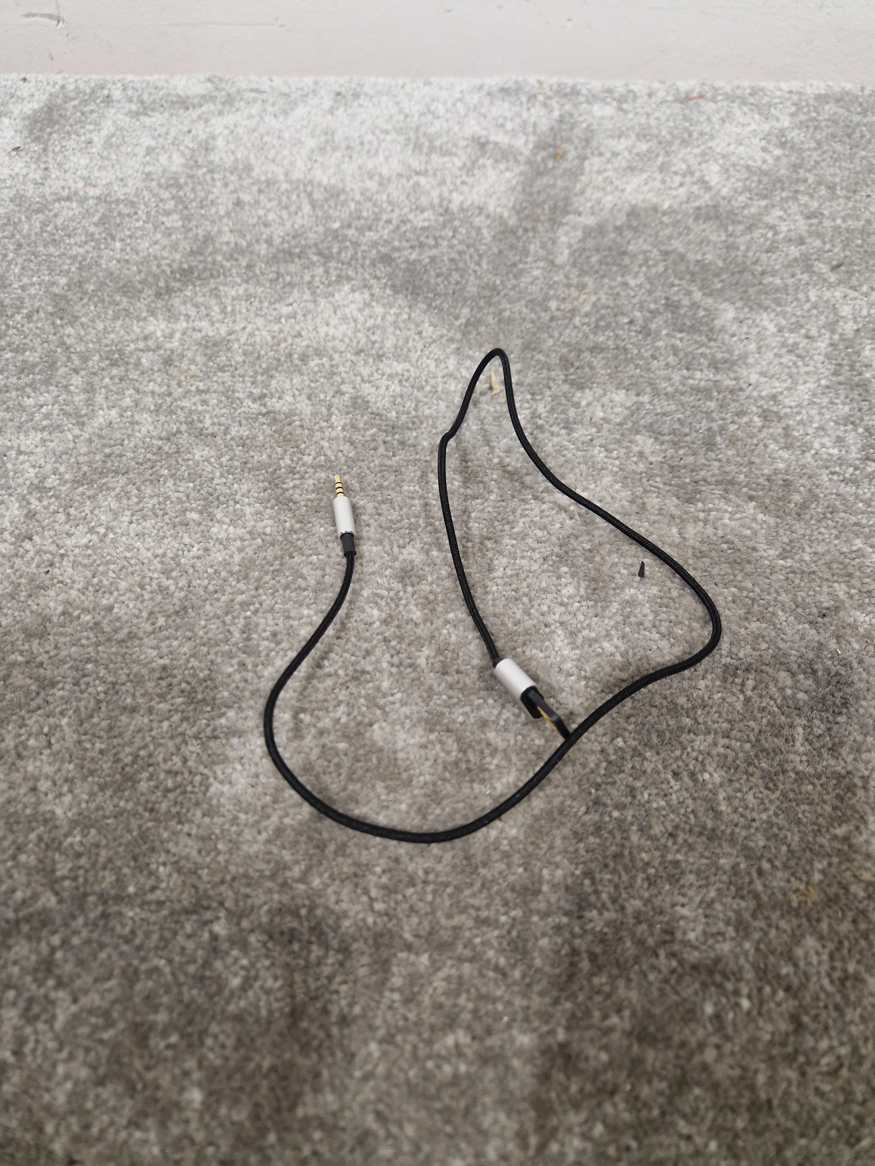 Bang & Olufsen Earset - Wireless Earphones - Bronze/Copper - Good - Image 4