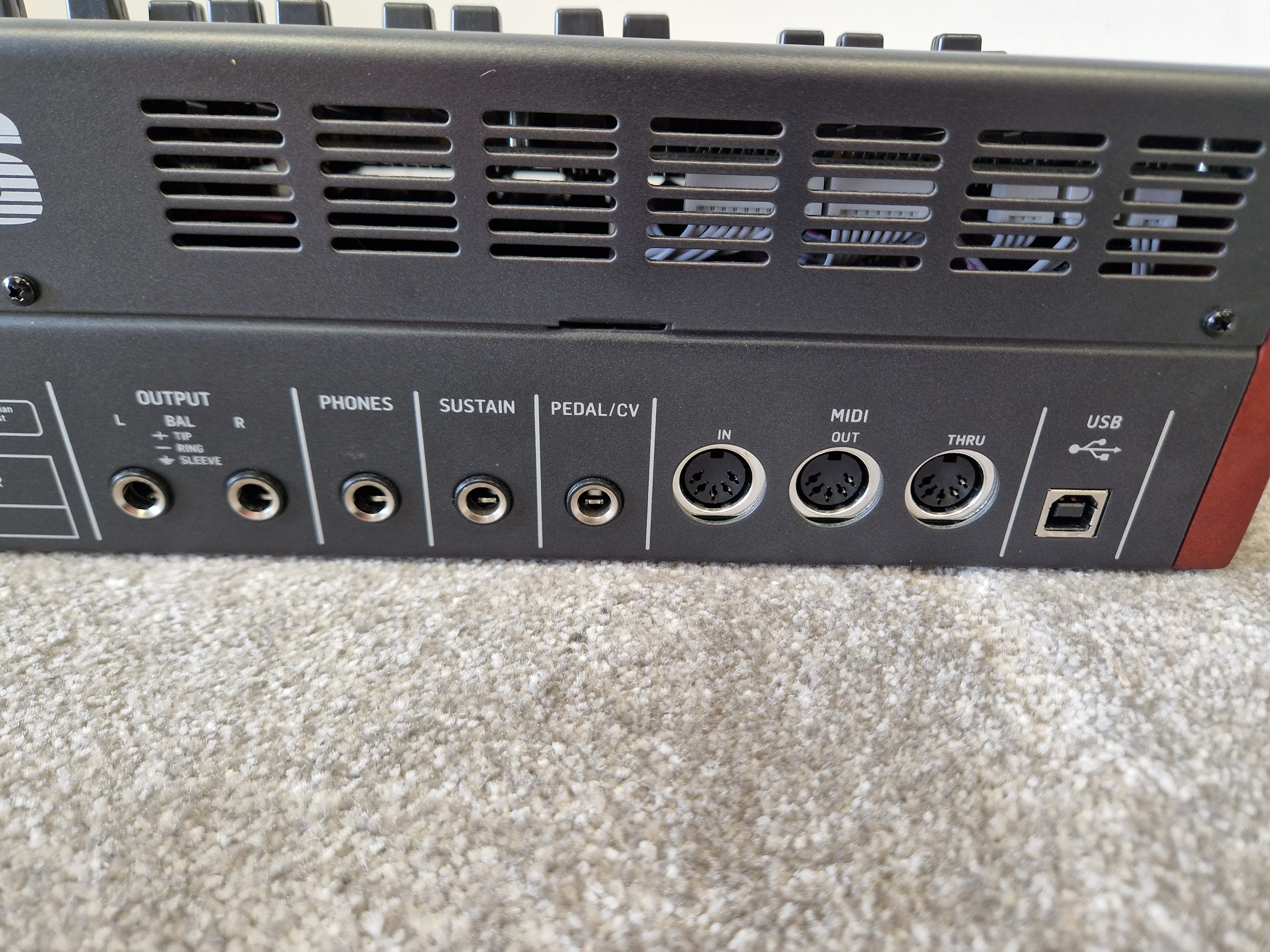 Behringer DeepMind 6 Synthesizer – 6-Voice Analog Polyphony  – Mint w/ Original Box - Image 9