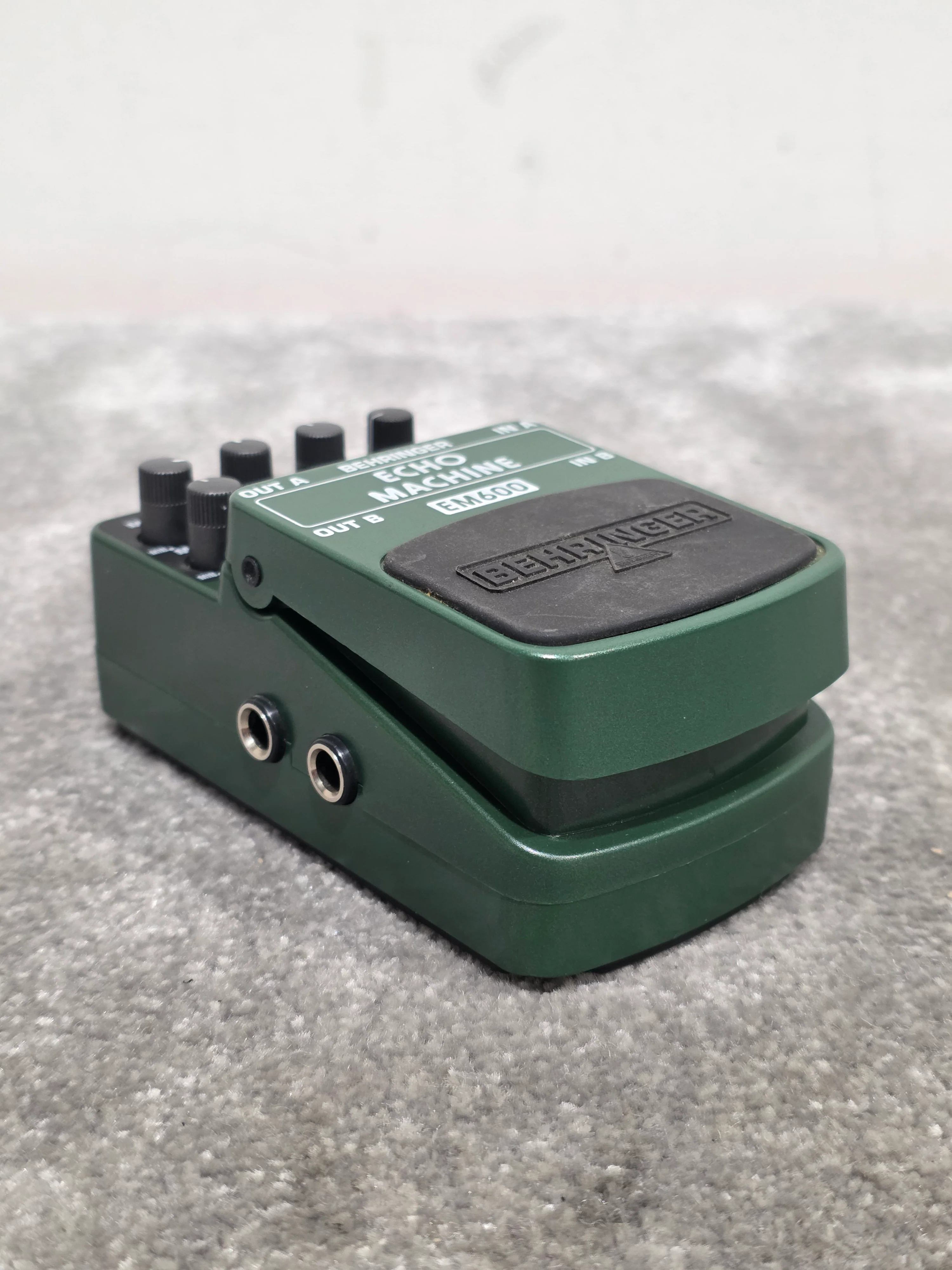 Behringer EM600 Echo Machine - Guitar Effects Pedal - Green - Good - Image 2