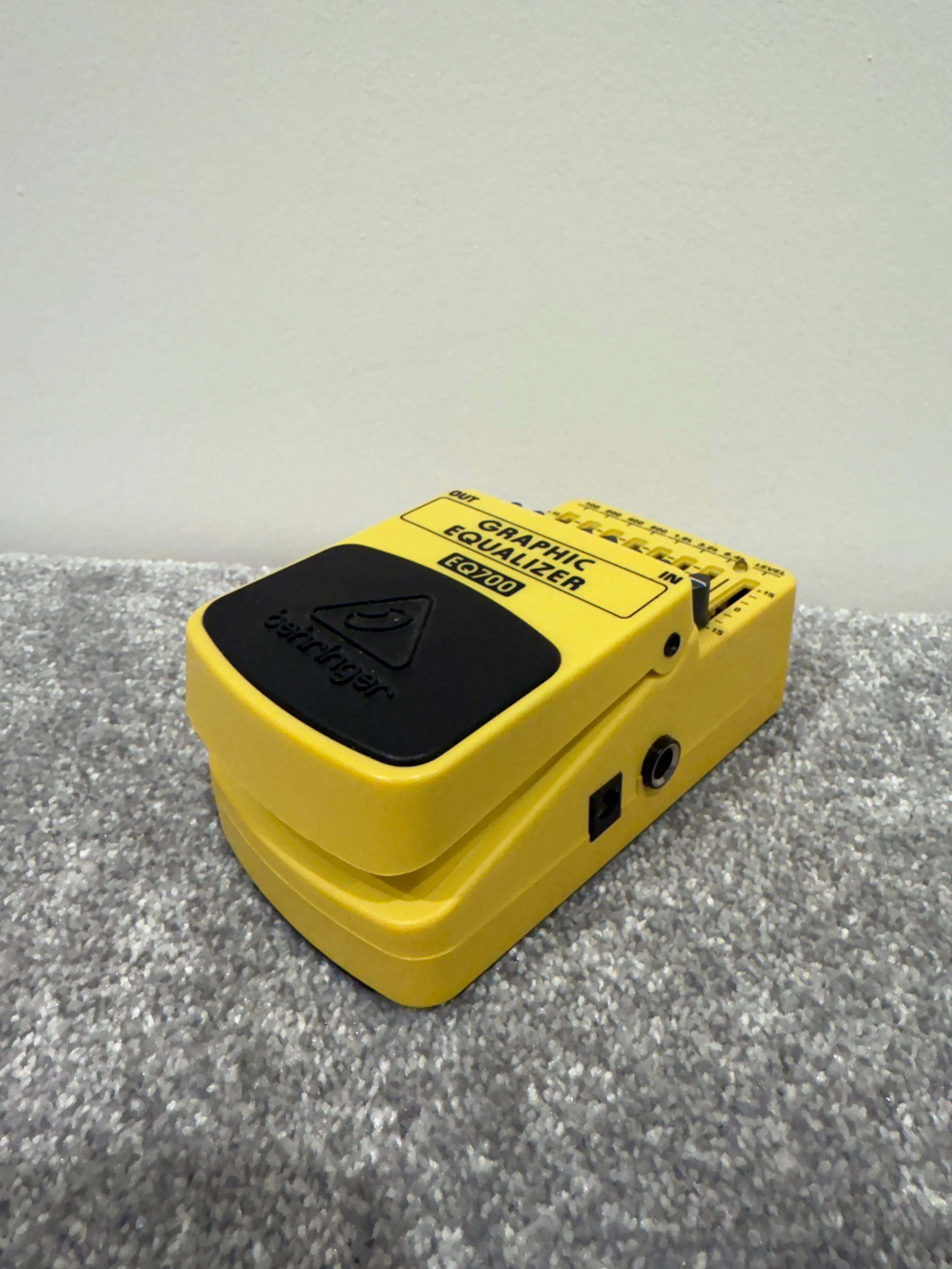 Behringer EQ700 Graphic Equaliser - Image 3
