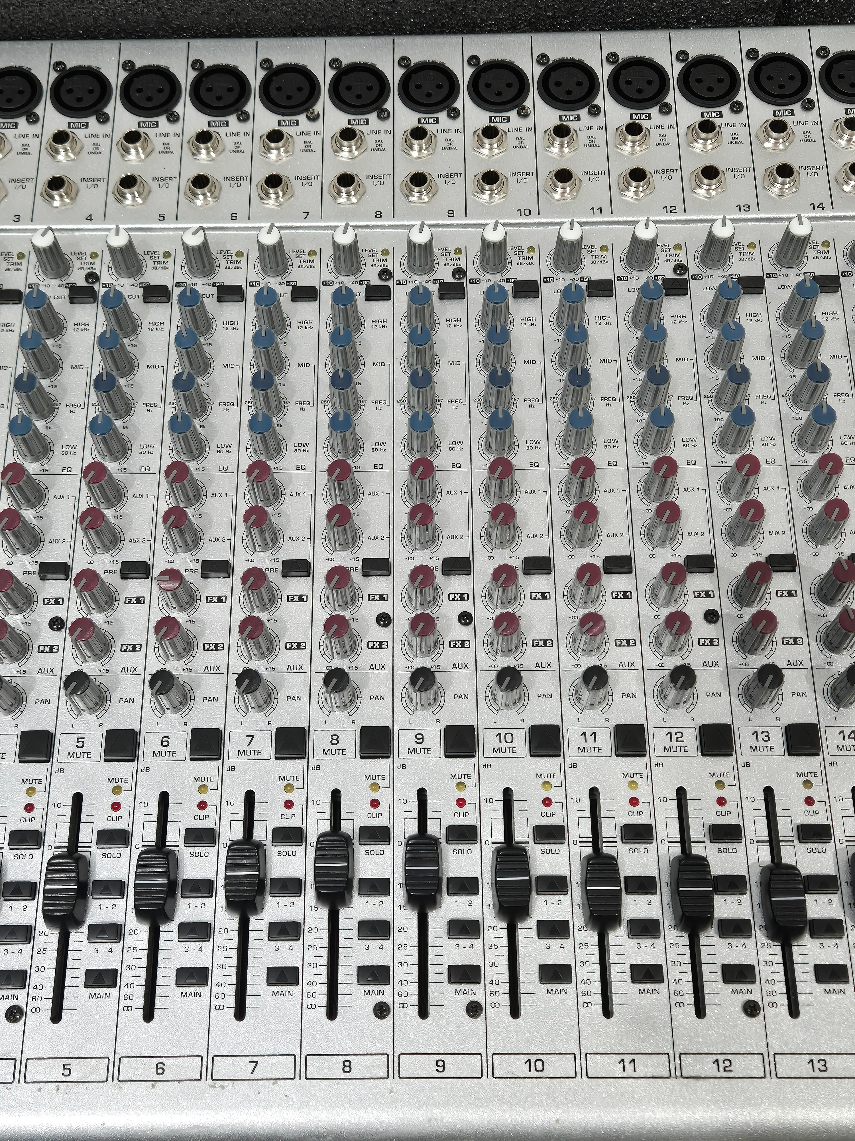 Behringer Eurodesk SL3242FX Pro - 32-input 4-bus Studio/Live Mixer (Read Description) - Image 4