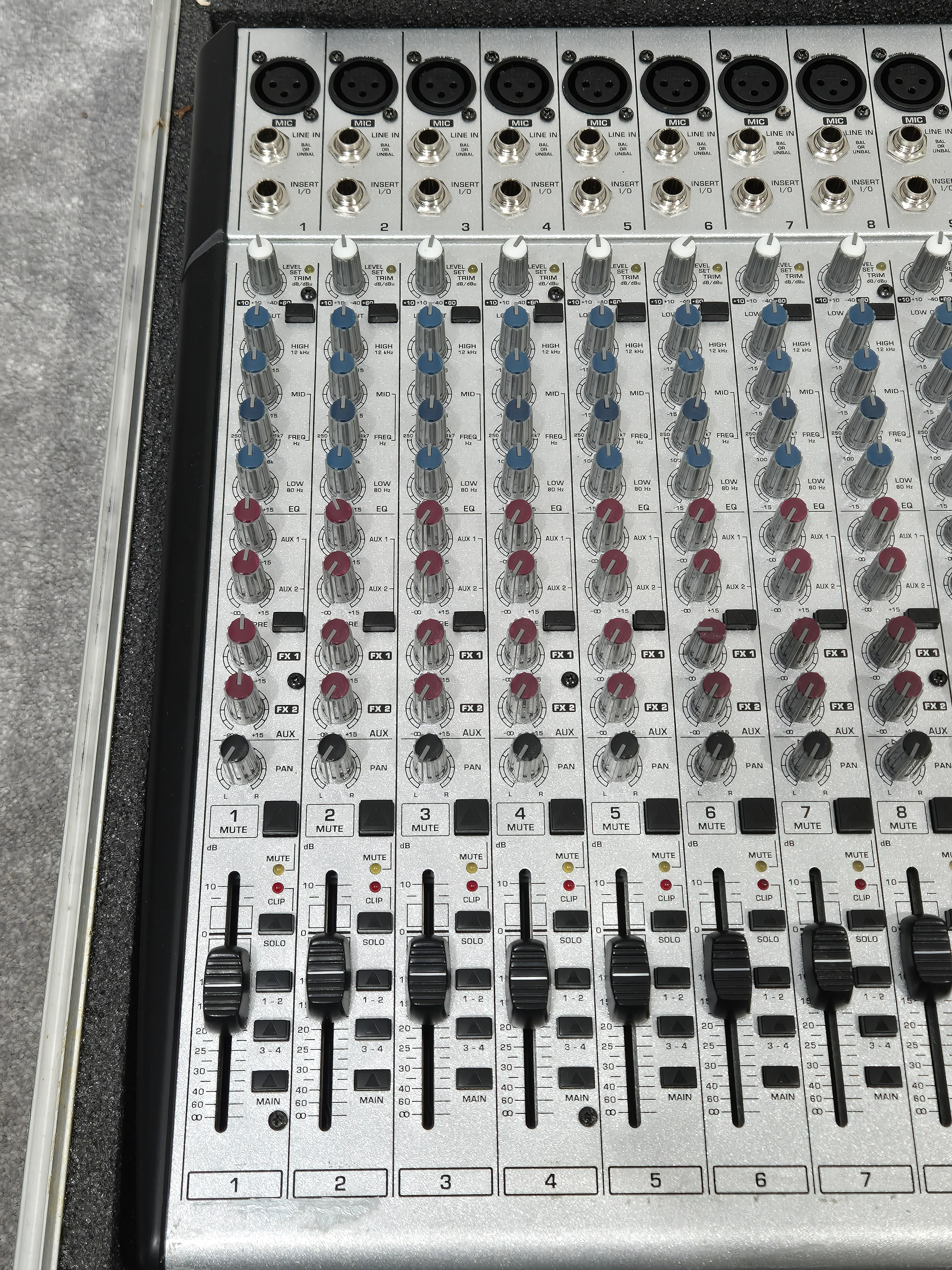 Behringer Eurodesk SL3242FX Pro - 32-input 4-bus Studio/Live Mixer (Read Description) - Image 5