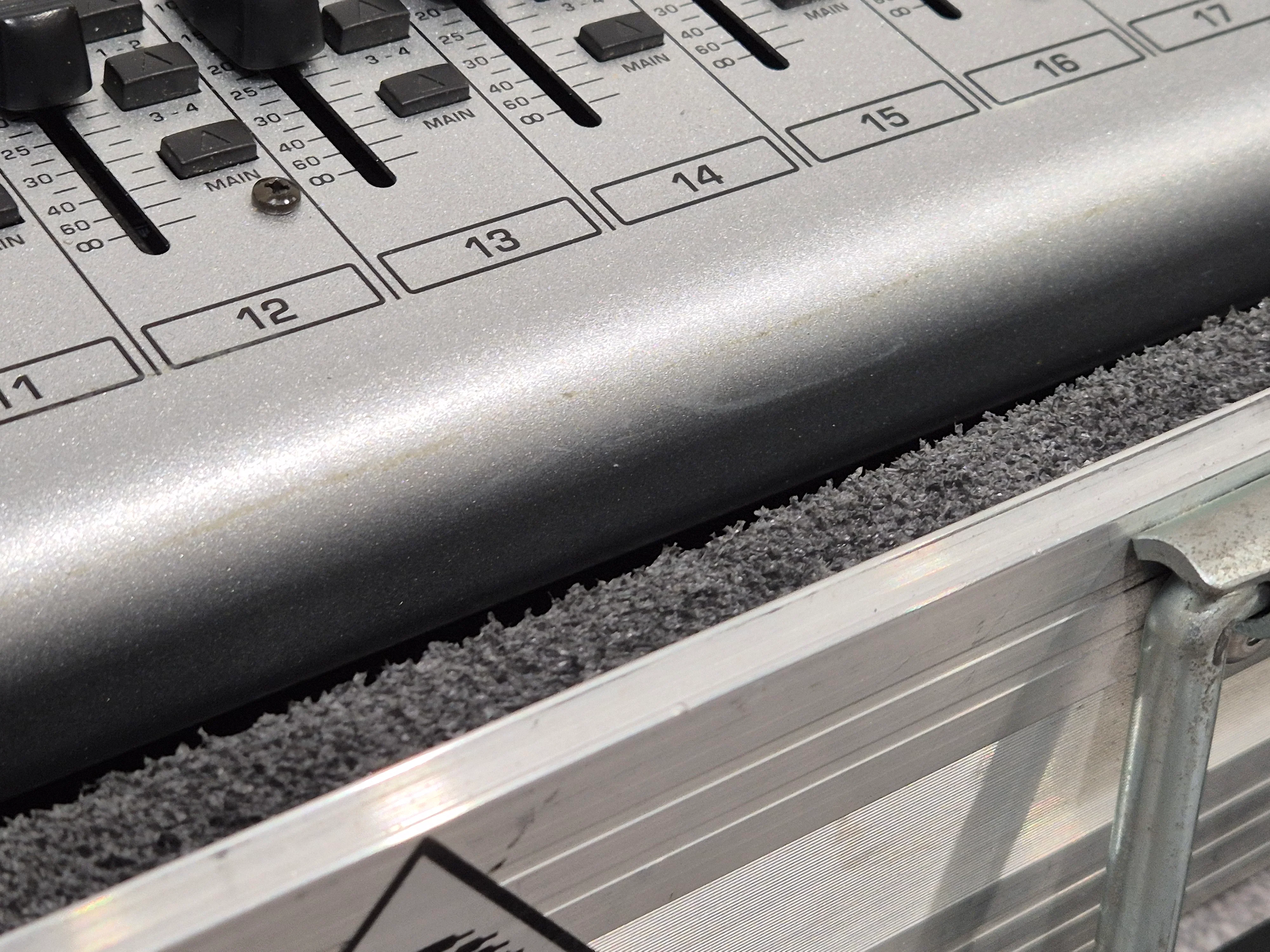 Behringer Eurodesk SL3242FX Pro - 32-input 4-bus Studio/Live Mixer (Read Description) - Image 7