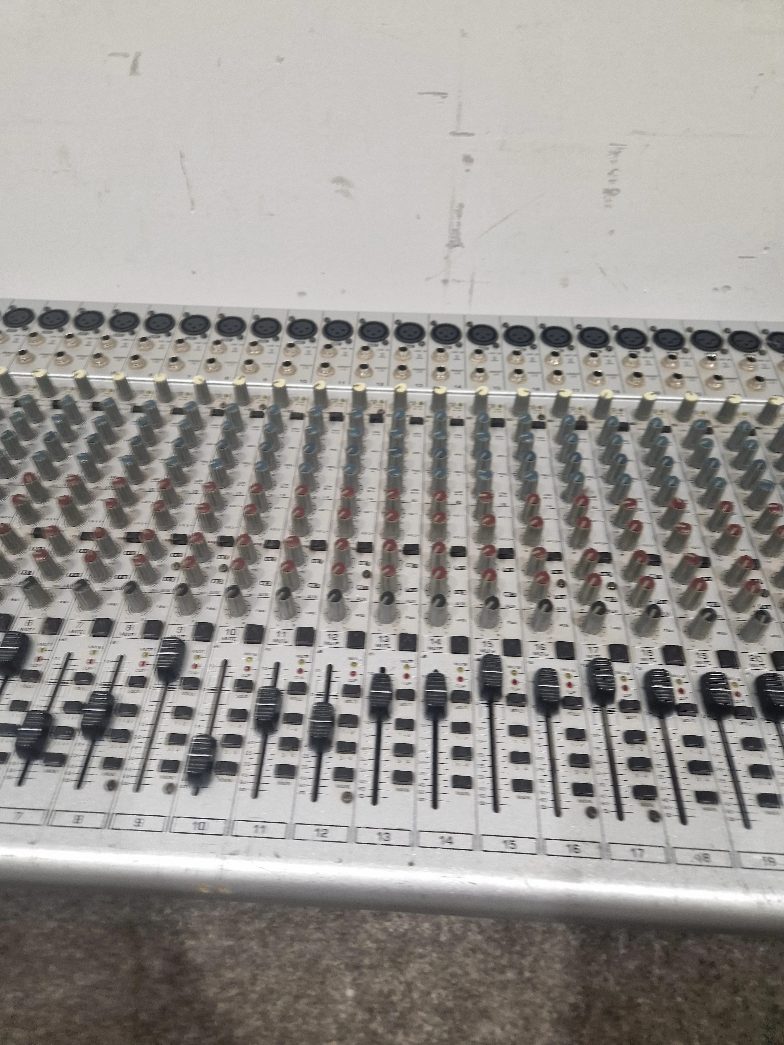 Behringer Eurodesk Sl3242fx-Pro Mixer - Multi-Effects Engine - Very Good w/ Power Cable - Image 11