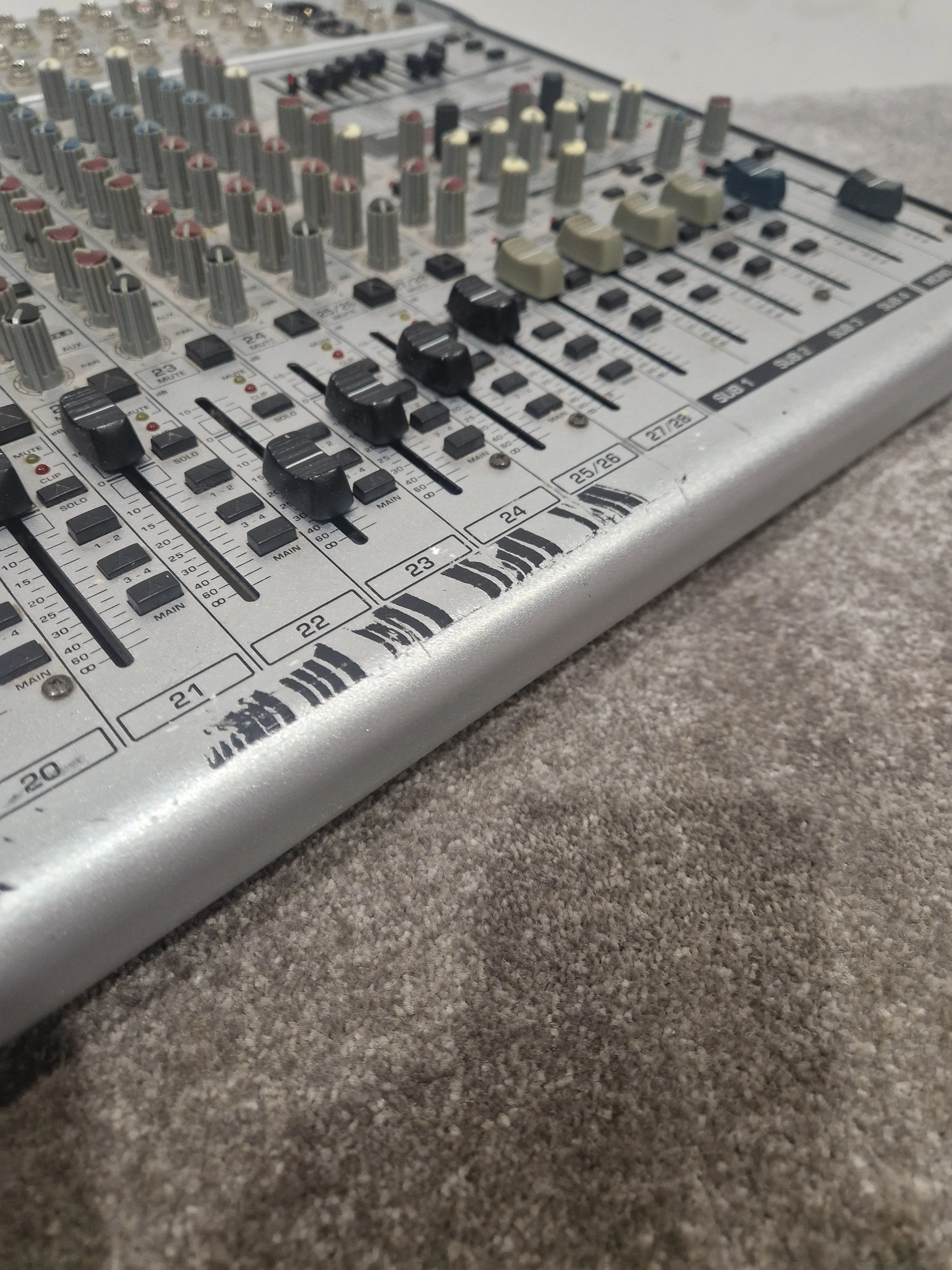 Behringer Eurodesk Sl3242fx-Pro Mixer - Multi-Effects Engine - Very Good w/ Power Cable - Image 17
