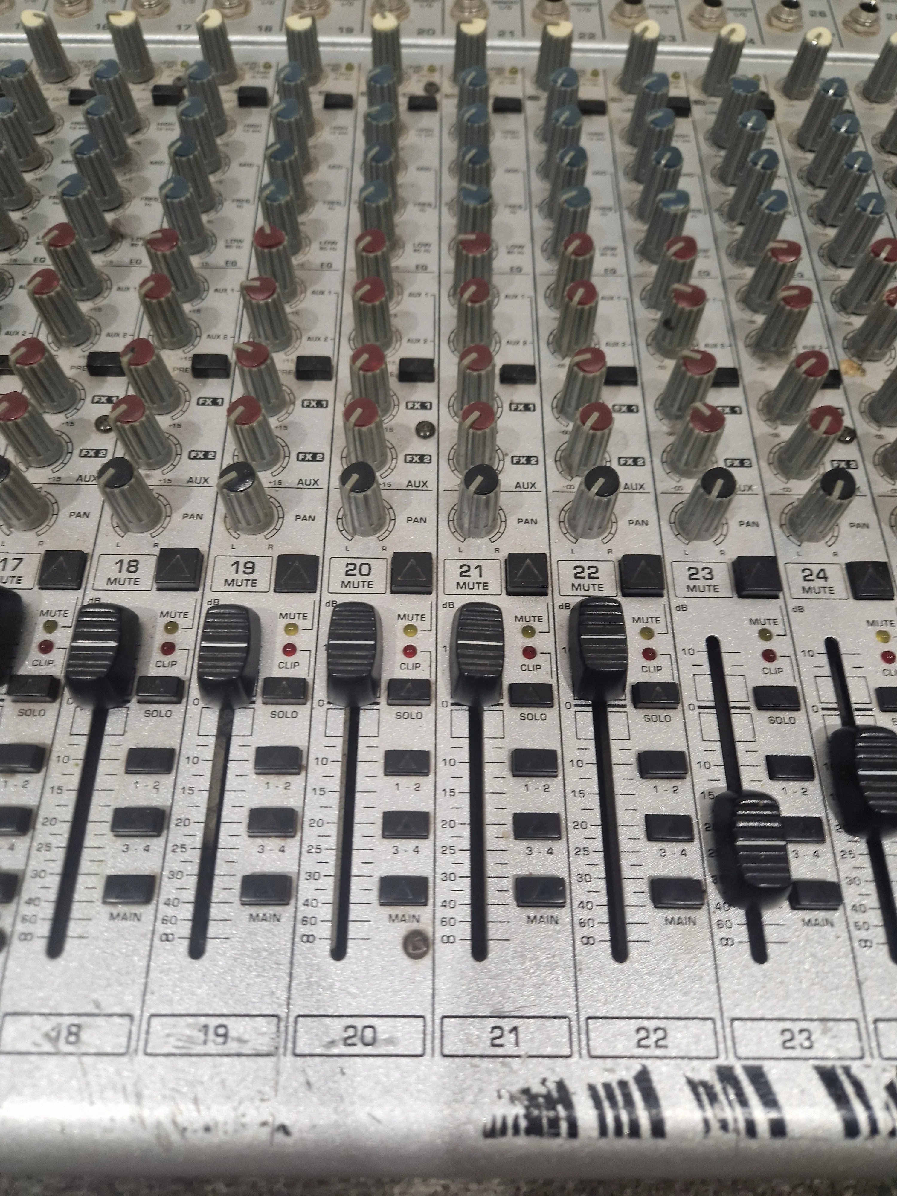 Behringer Eurodesk Sl3242fx-Pro Mixer - Multi-Effects Engine - Very Good w/ Power Cable - Image 23