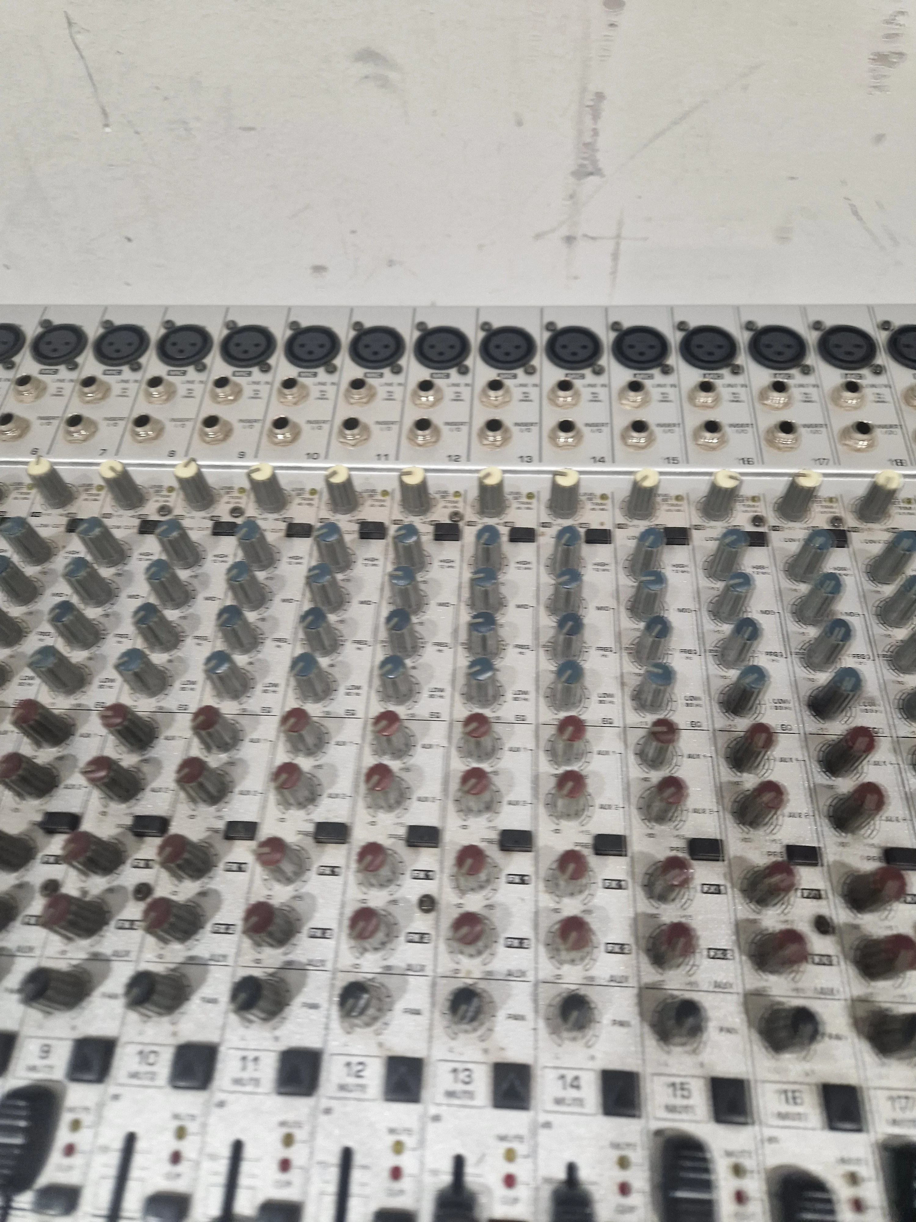 Behringer Eurodesk Sl3242fx-Pro Mixer - Multi-Effects Engine - Very Good w/ Power Cable - Image 3