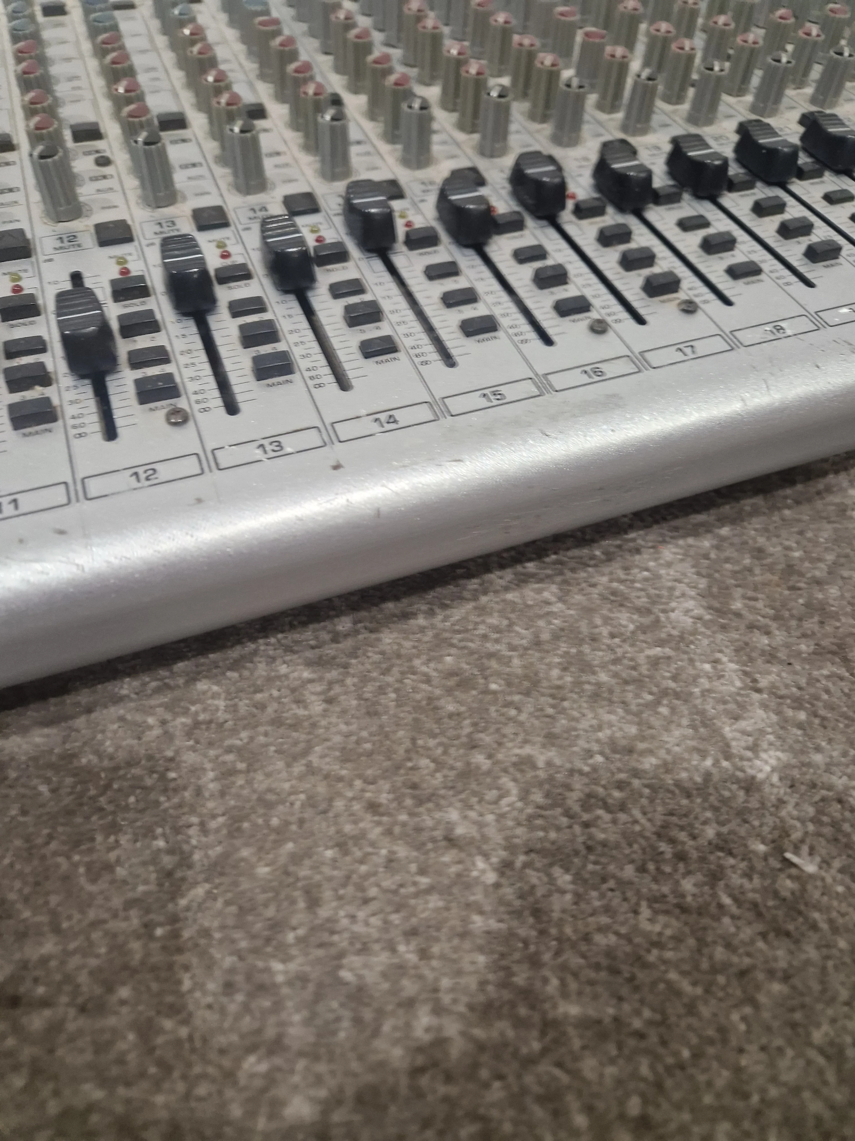 Behringer Eurodesk Sl3242fx-Pro Mixer - Multi-Effects Engine - Very Good w/ Power Cable - Image 4